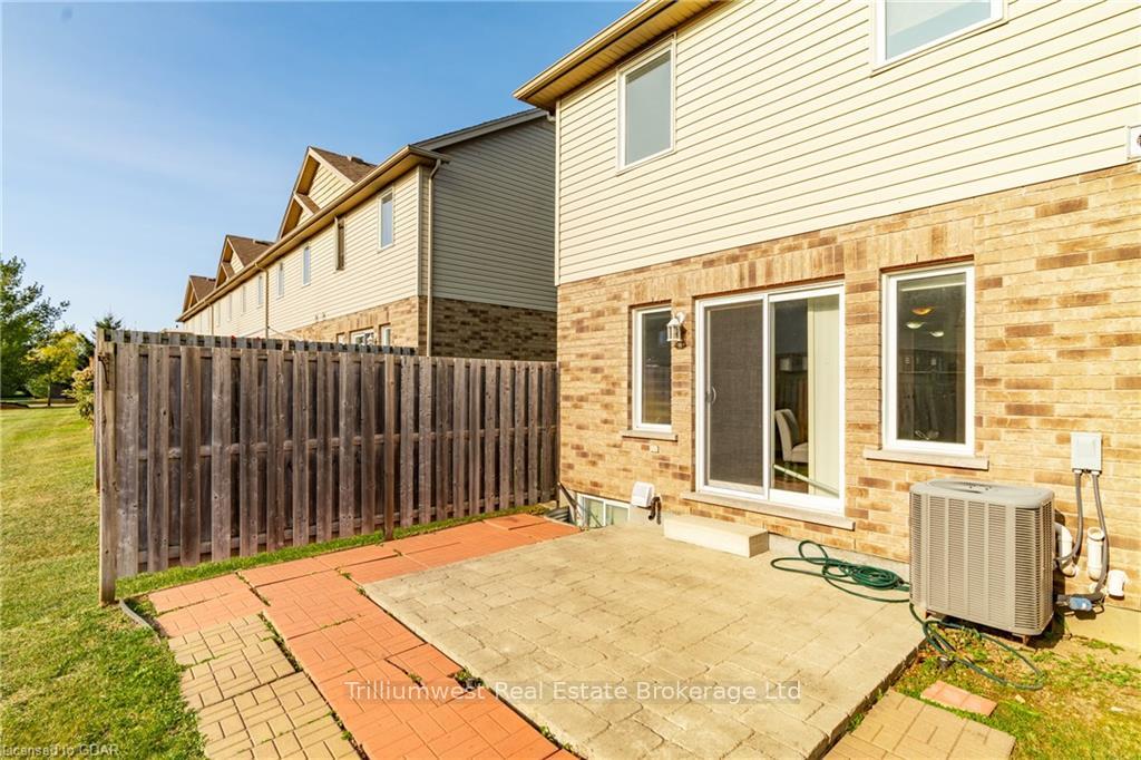 Photo 25 of 38 Waterford Drive, Guelph, Pineridge/Westminster Woods — HOMEH