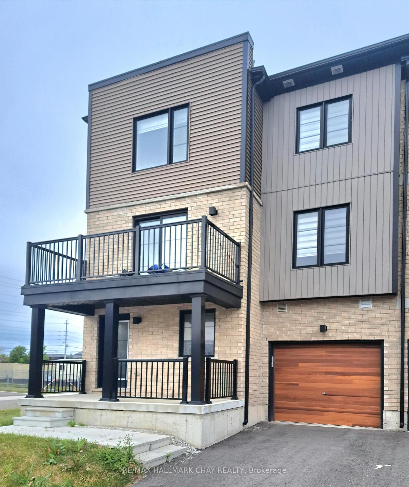 Photo 3 of 60 Hay Lane, Barrie, Innis-Shore — HOMEH