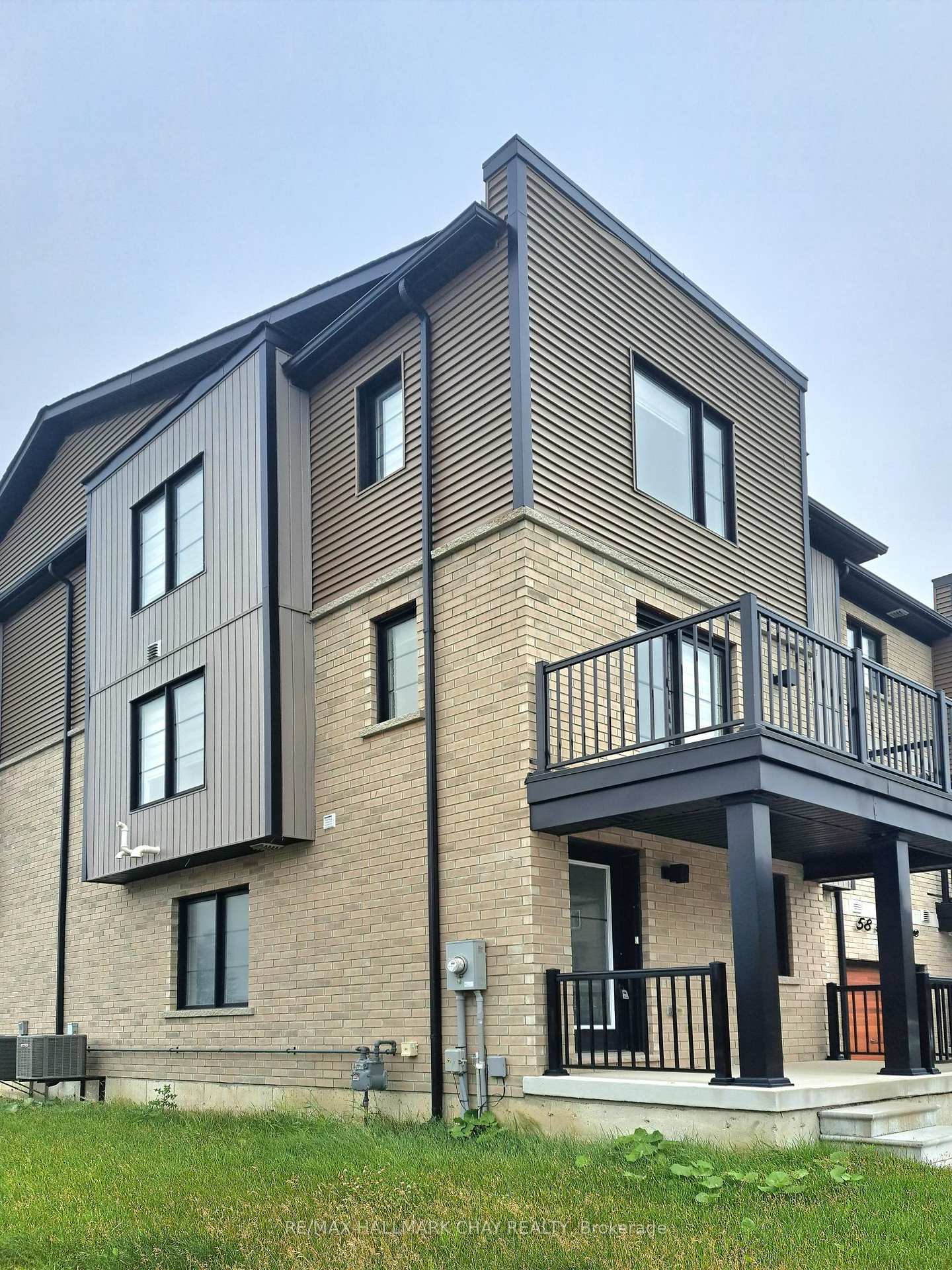 Photo 4 of 60 Hay Lane, Barrie, Innis-Shore — HOMEH