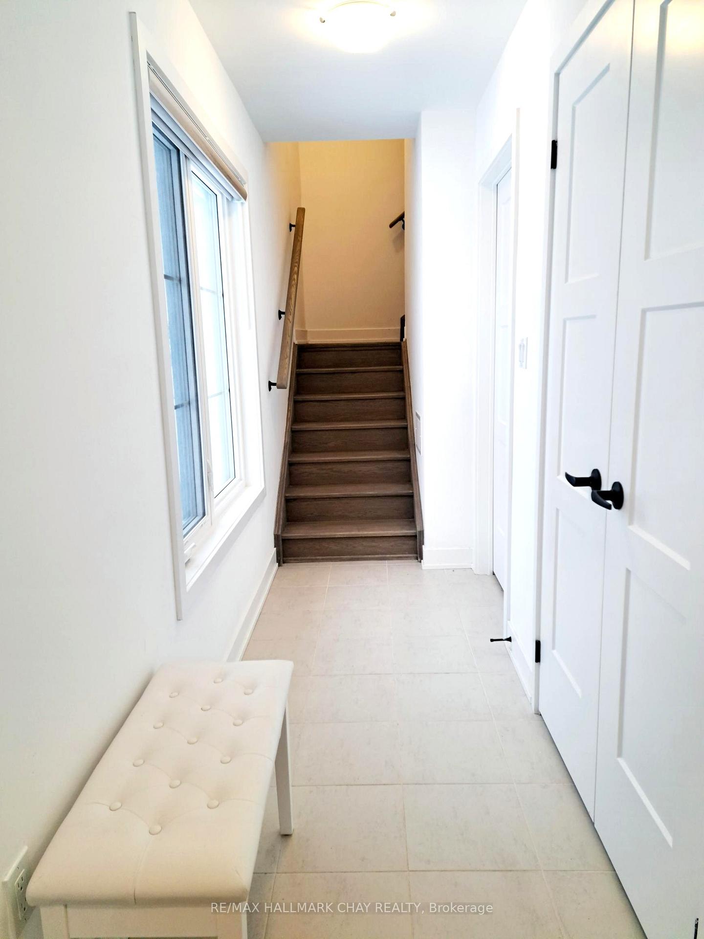 Photo 10 of 60 Hay Lane, Barrie, Innis-Shore — HOMEH