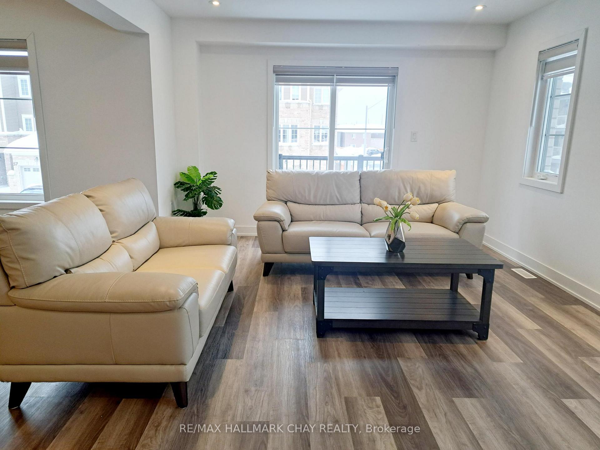 Photo 7 of 60 Hay Lane, Barrie, Innis-Shore — HOMEH