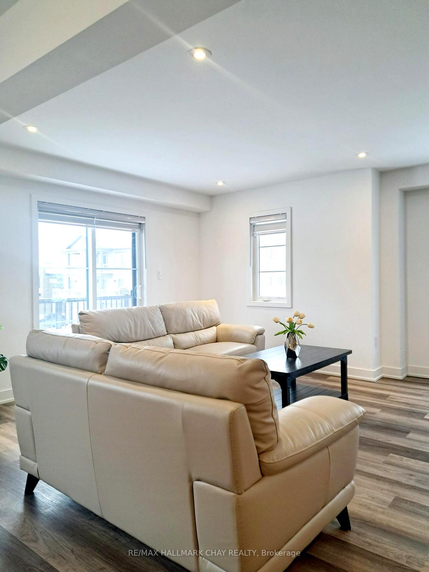 Photo 2 of 60 Hay Lane, Barrie, Innis-Shore — HOMEH