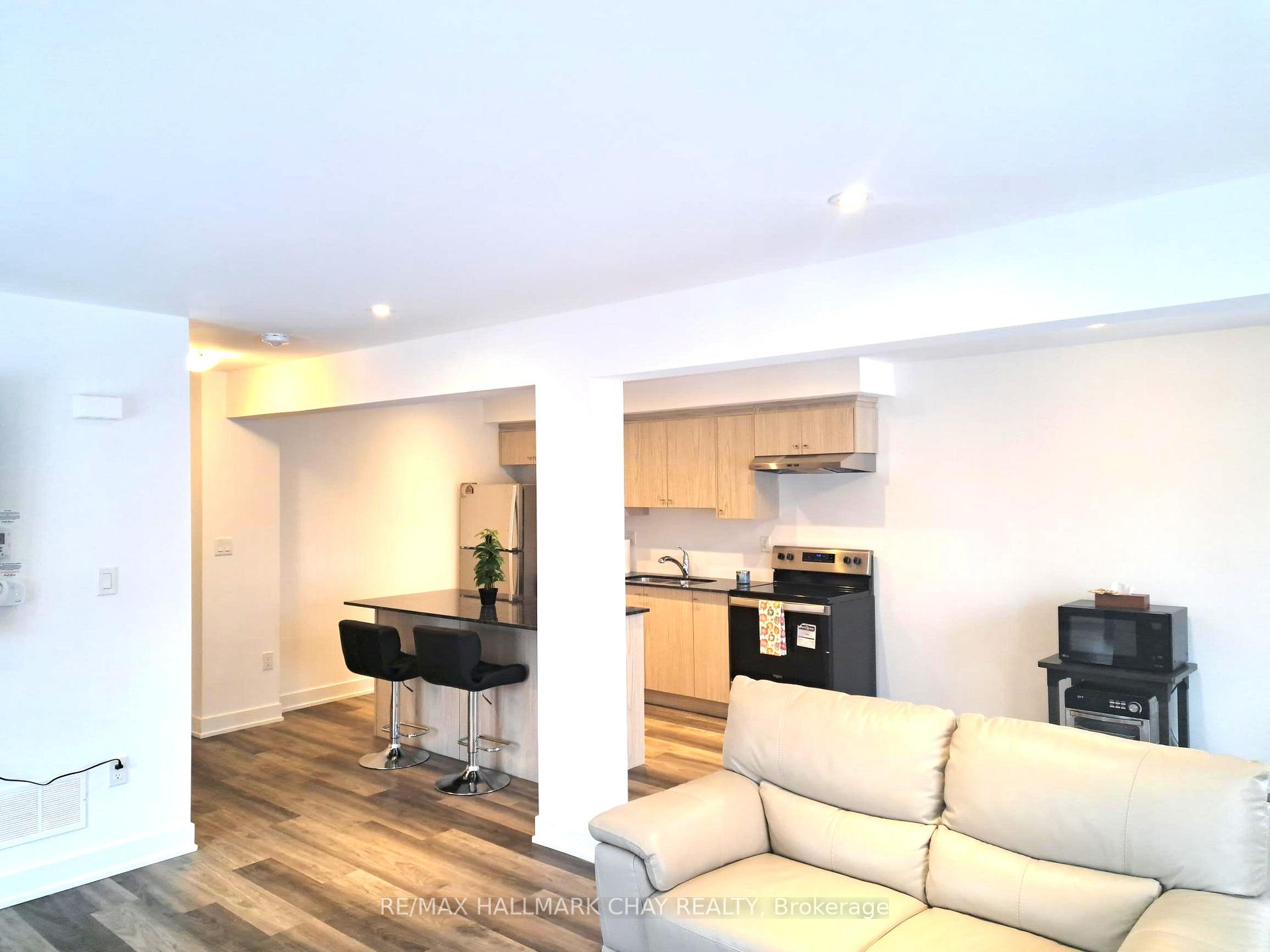 Photo 15 of 60 Hay Lane, Barrie, Innis-Shore — HOMEH