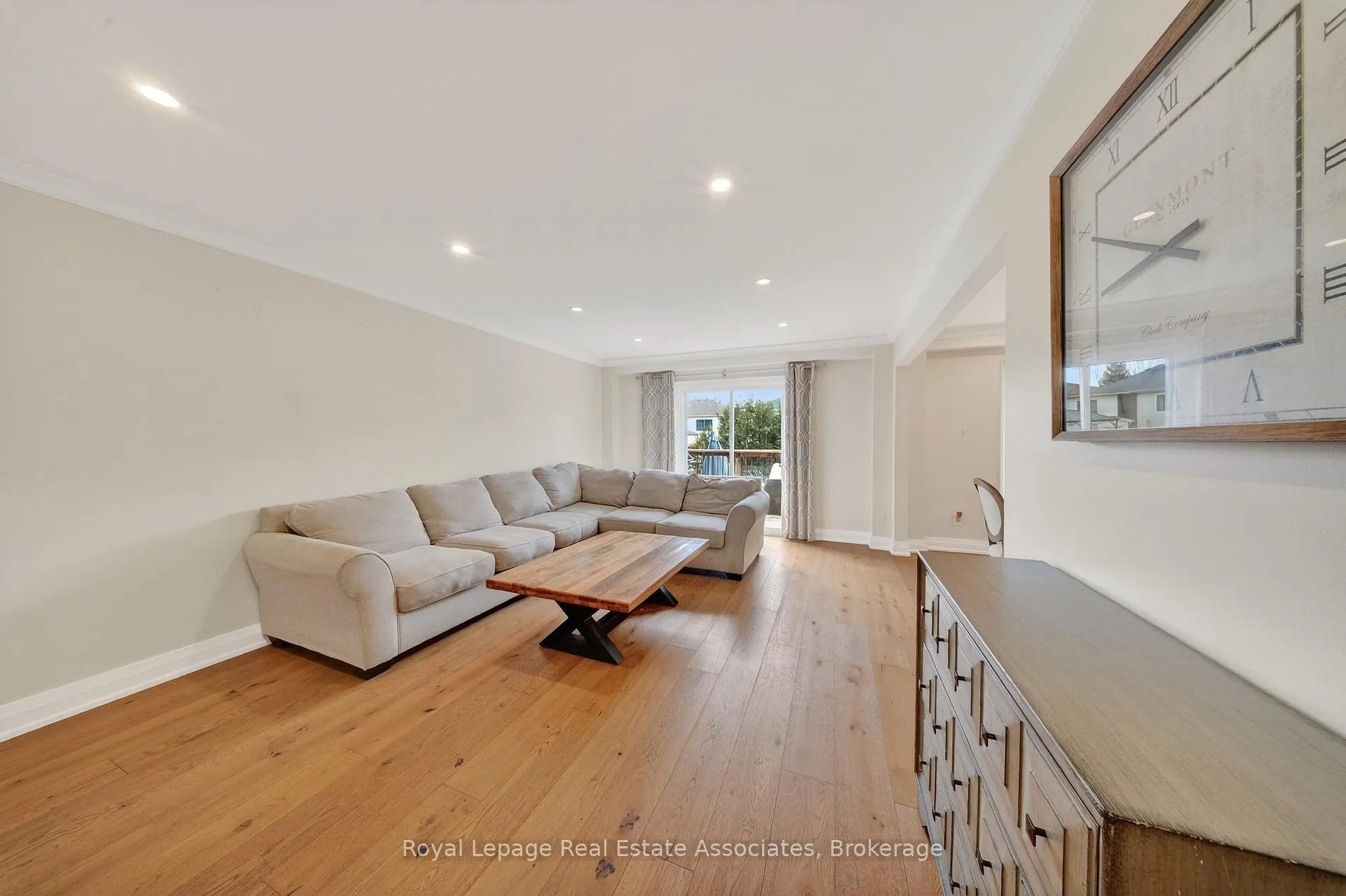 Photo 6 of 67 Beechnut Crescent, Clarington, Courtice — HOMEH