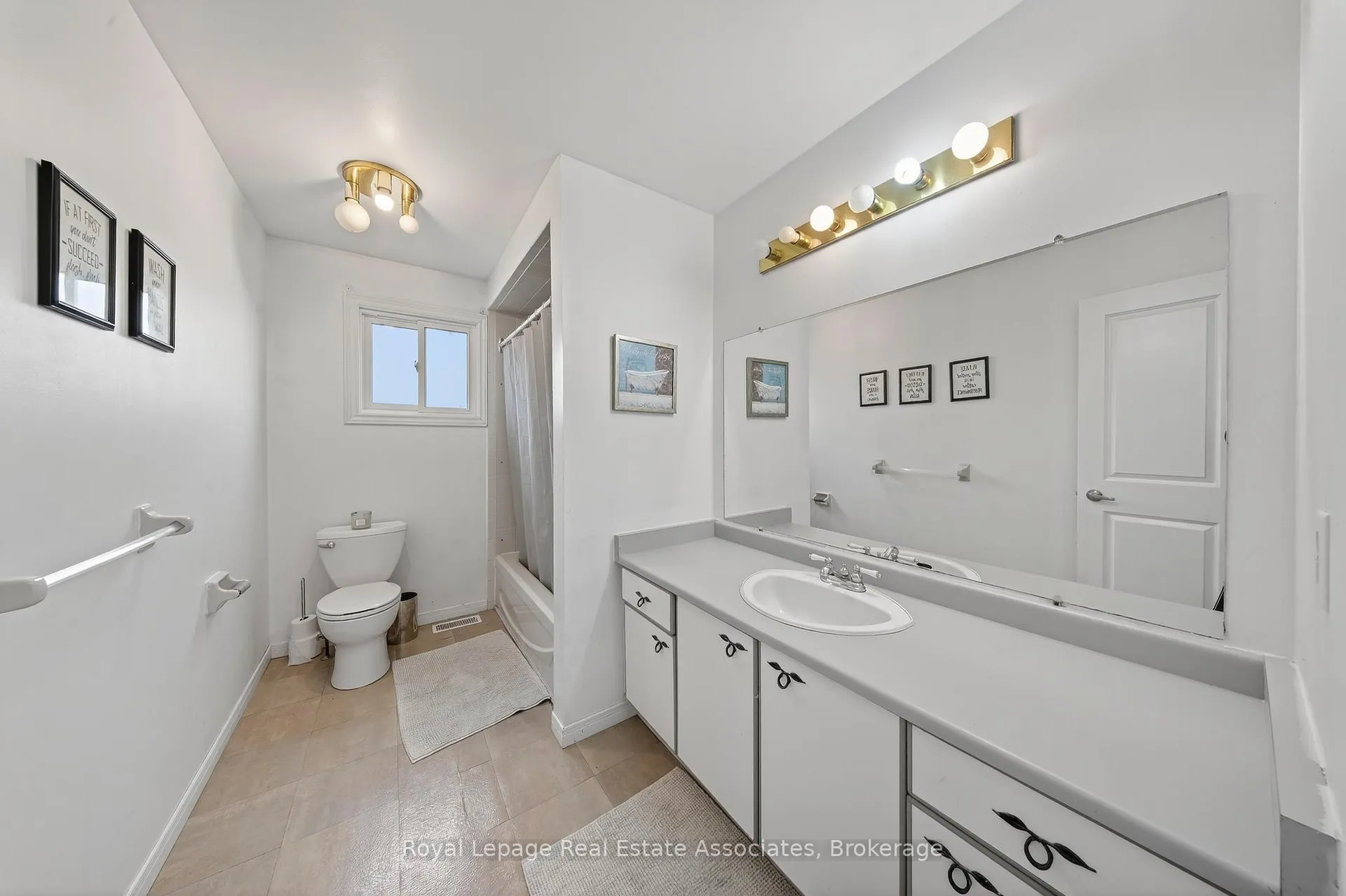 Photo 33 of 67 Beechnut Crescent, Clarington, Courtice — HOMEH