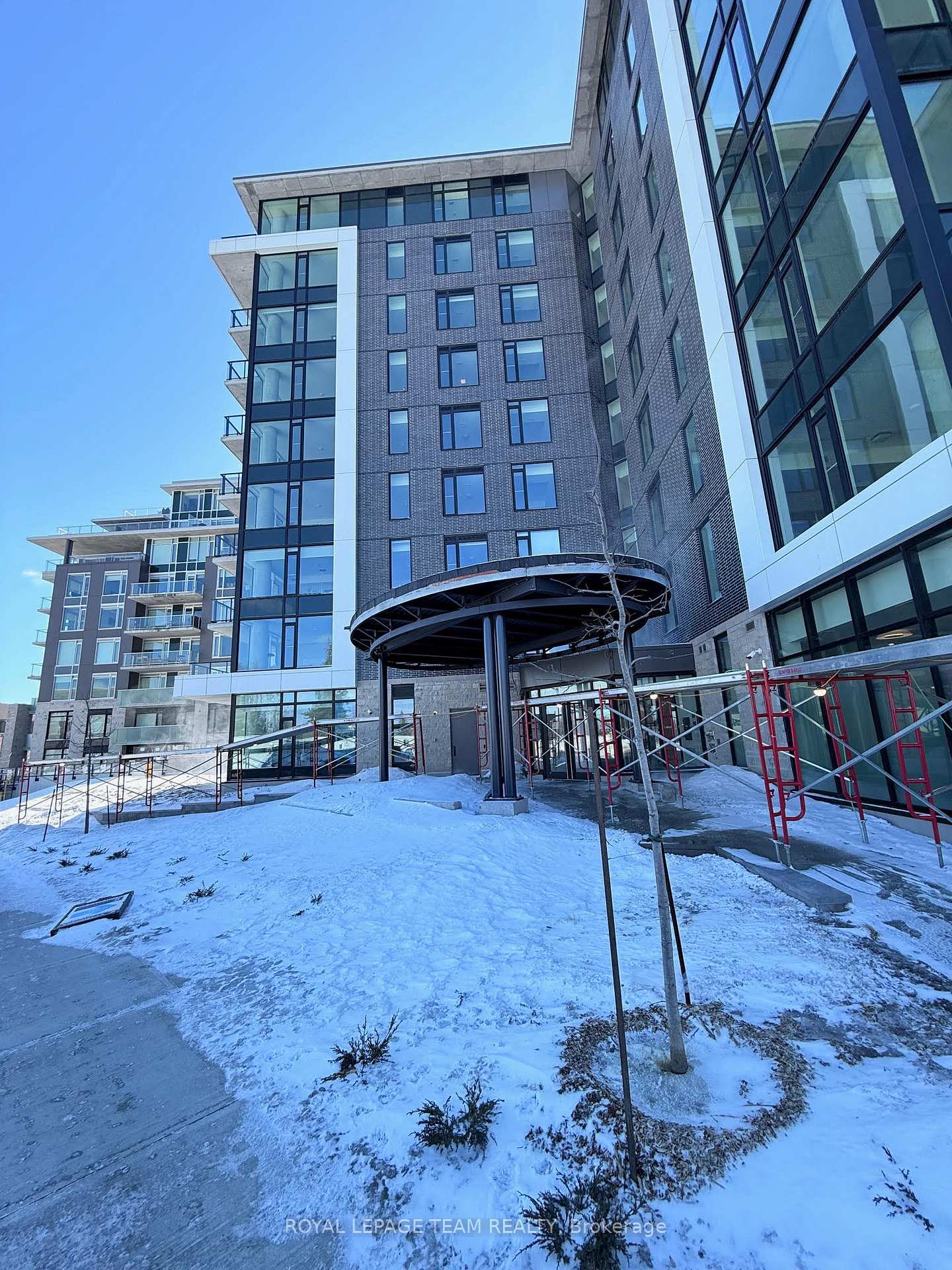 Front of Unit 209, 360 Deschatelets Avenue E