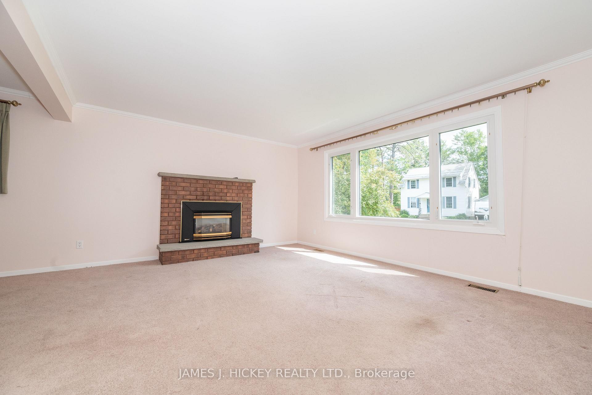 Photo 5 of 19 Wolfe Avenue, Deep River — HOMEH