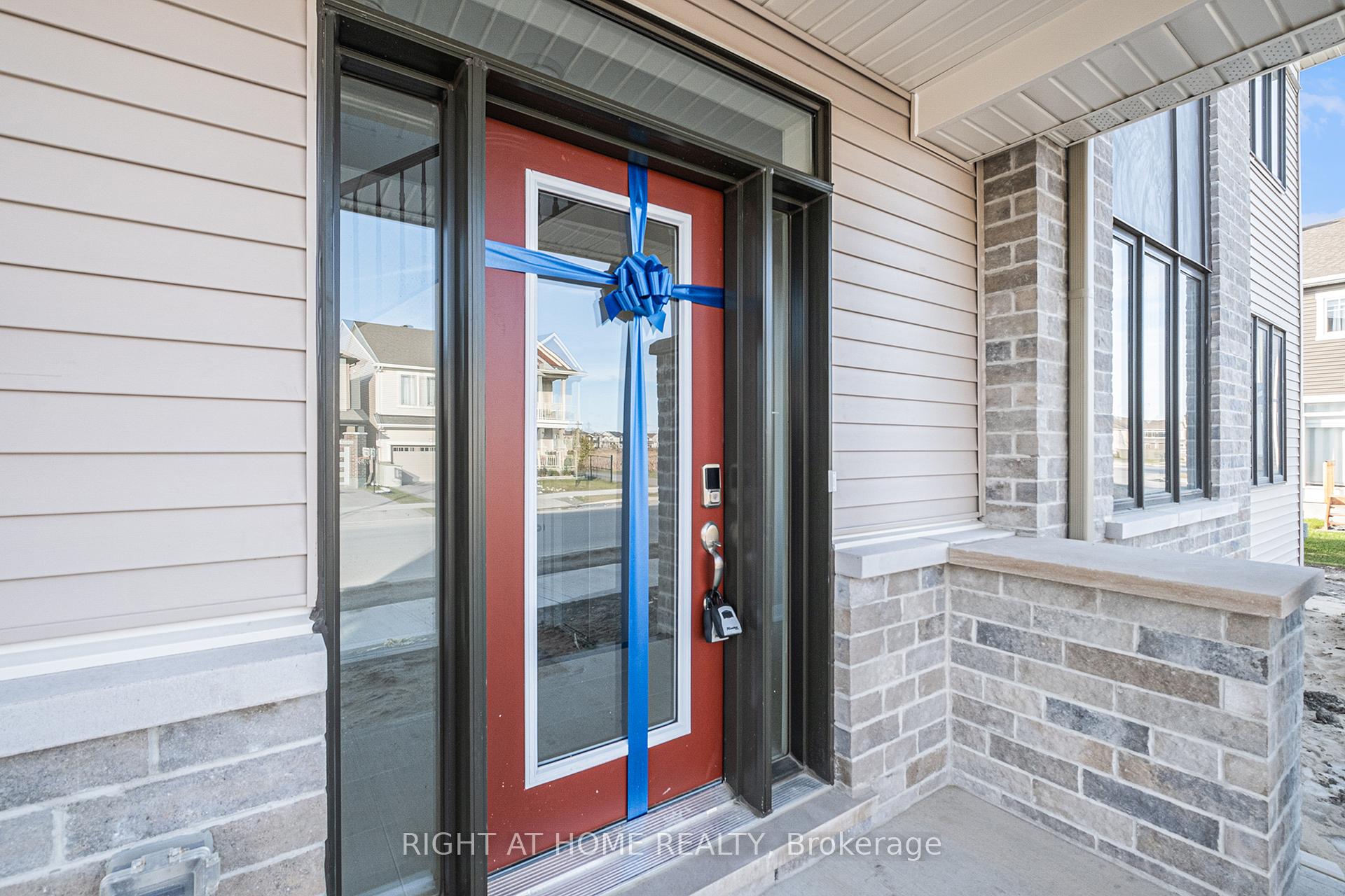 Photo 2 of 600 Cygnus Street, Ottawa, Barrhaven - Half Moon Bay — HOMEH