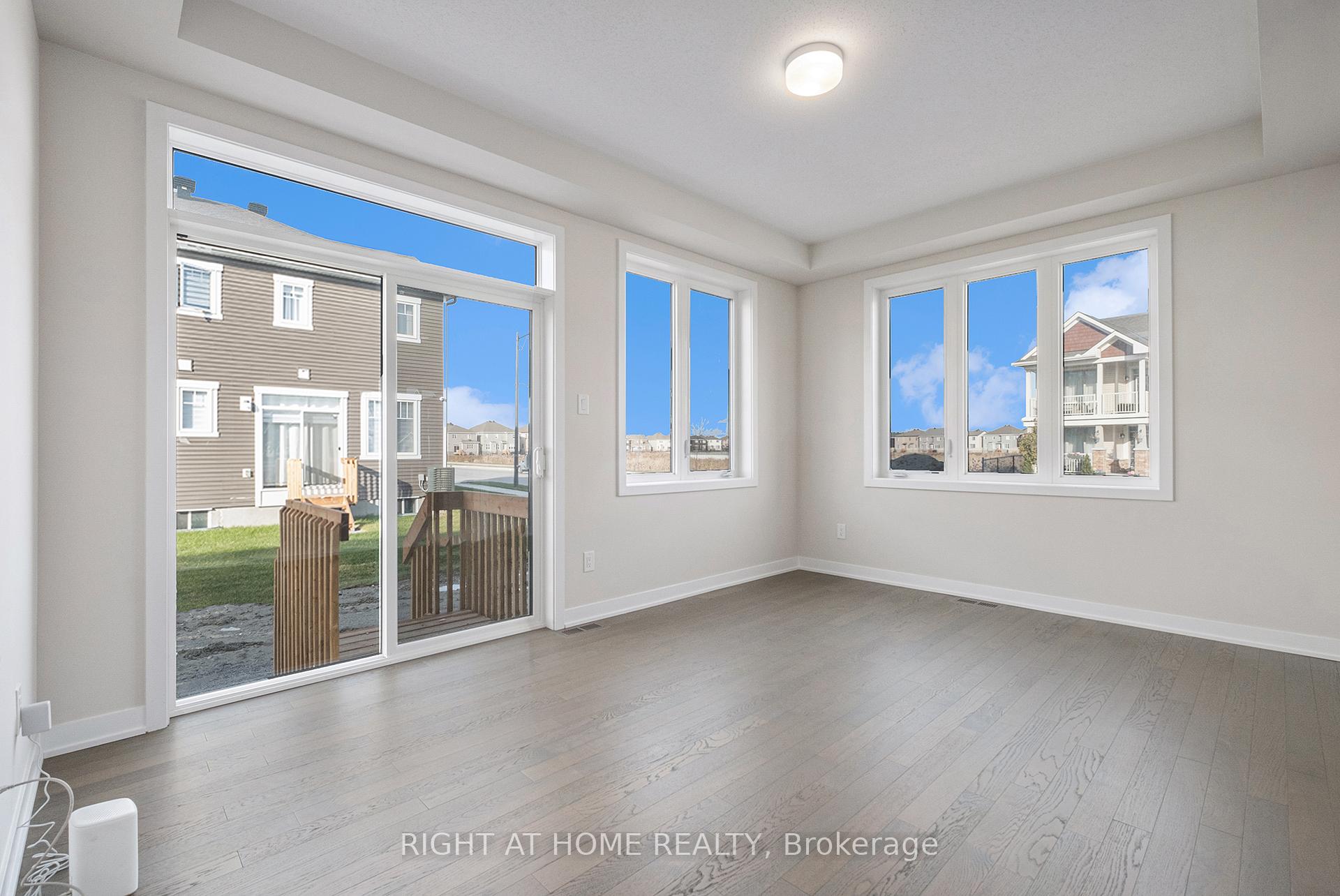 Photo 5 of 600 Cygnus Street, Ottawa, Barrhaven - Half Moon Bay — HOMEH