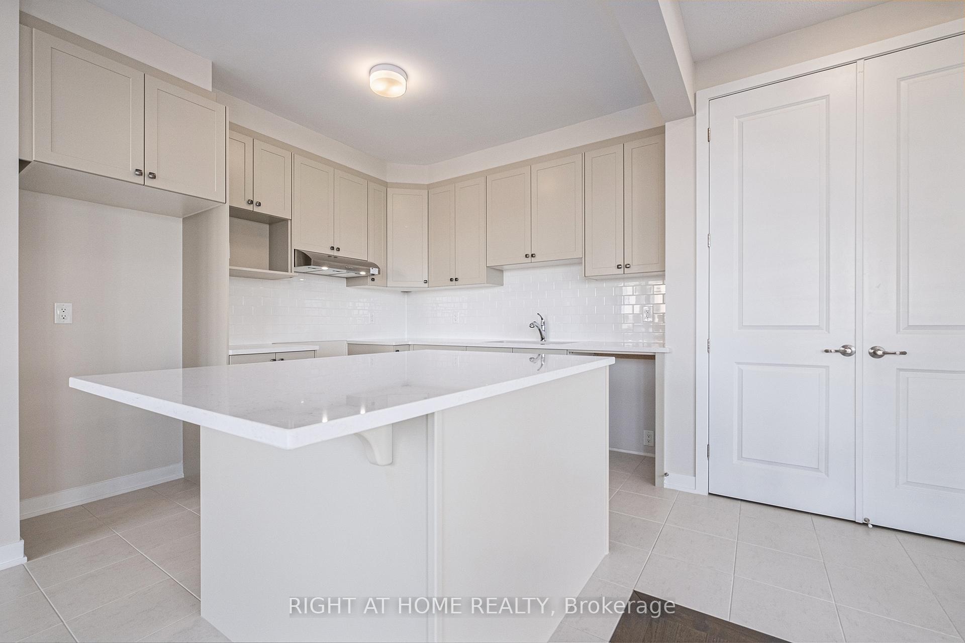 Photo 9 of 600 Cygnus Street, Ottawa, Barrhaven - Half Moon Bay — HOMEH
