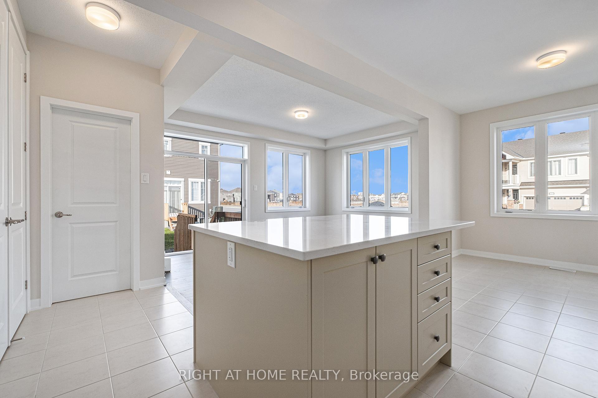 Photo 11 of 600 Cygnus Street, Ottawa, Barrhaven - Half Moon Bay — HOMEH