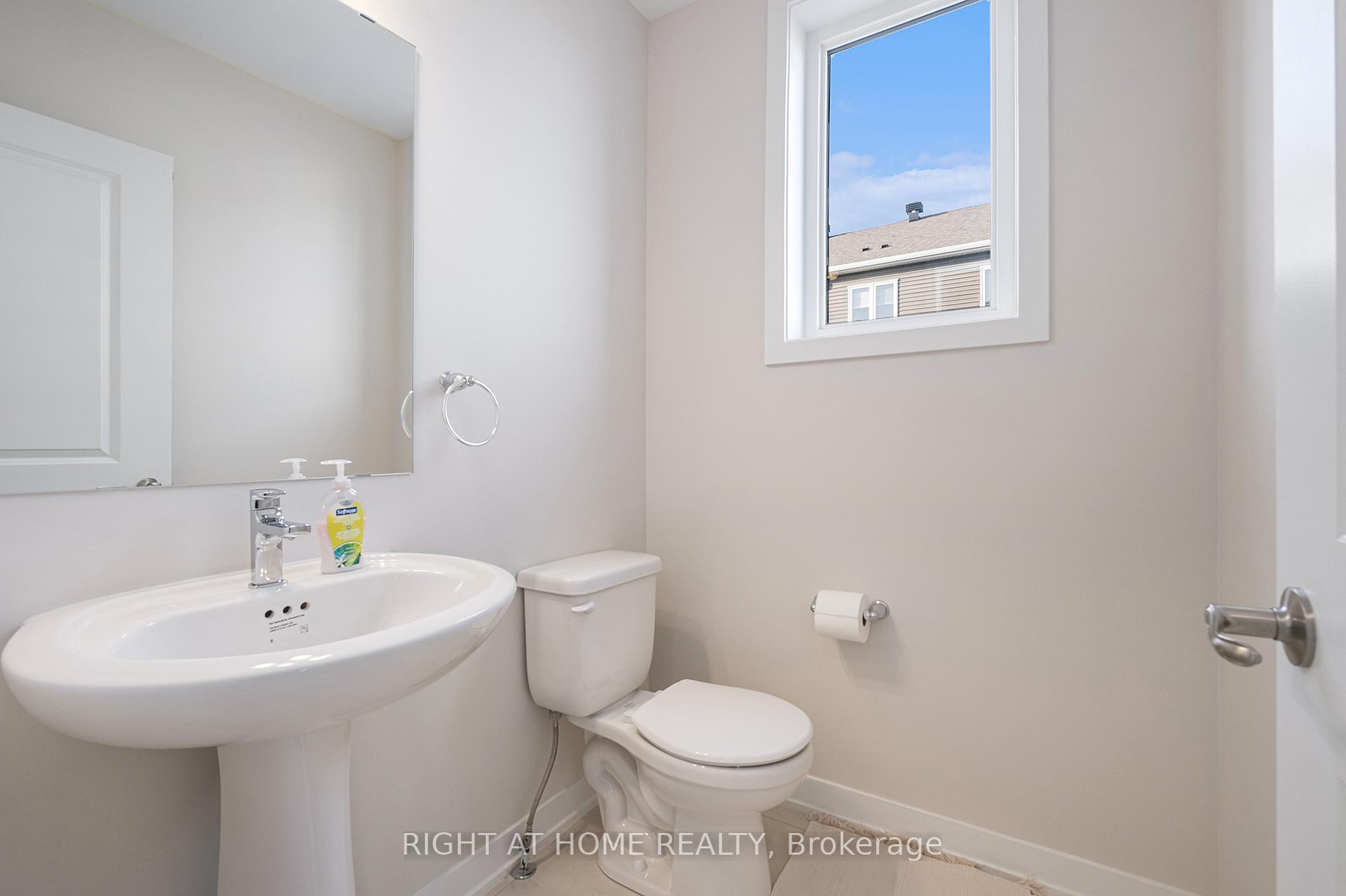 Photo 10 of 600 Cygnus Street, Ottawa, Barrhaven - Half Moon Bay — HOMEH