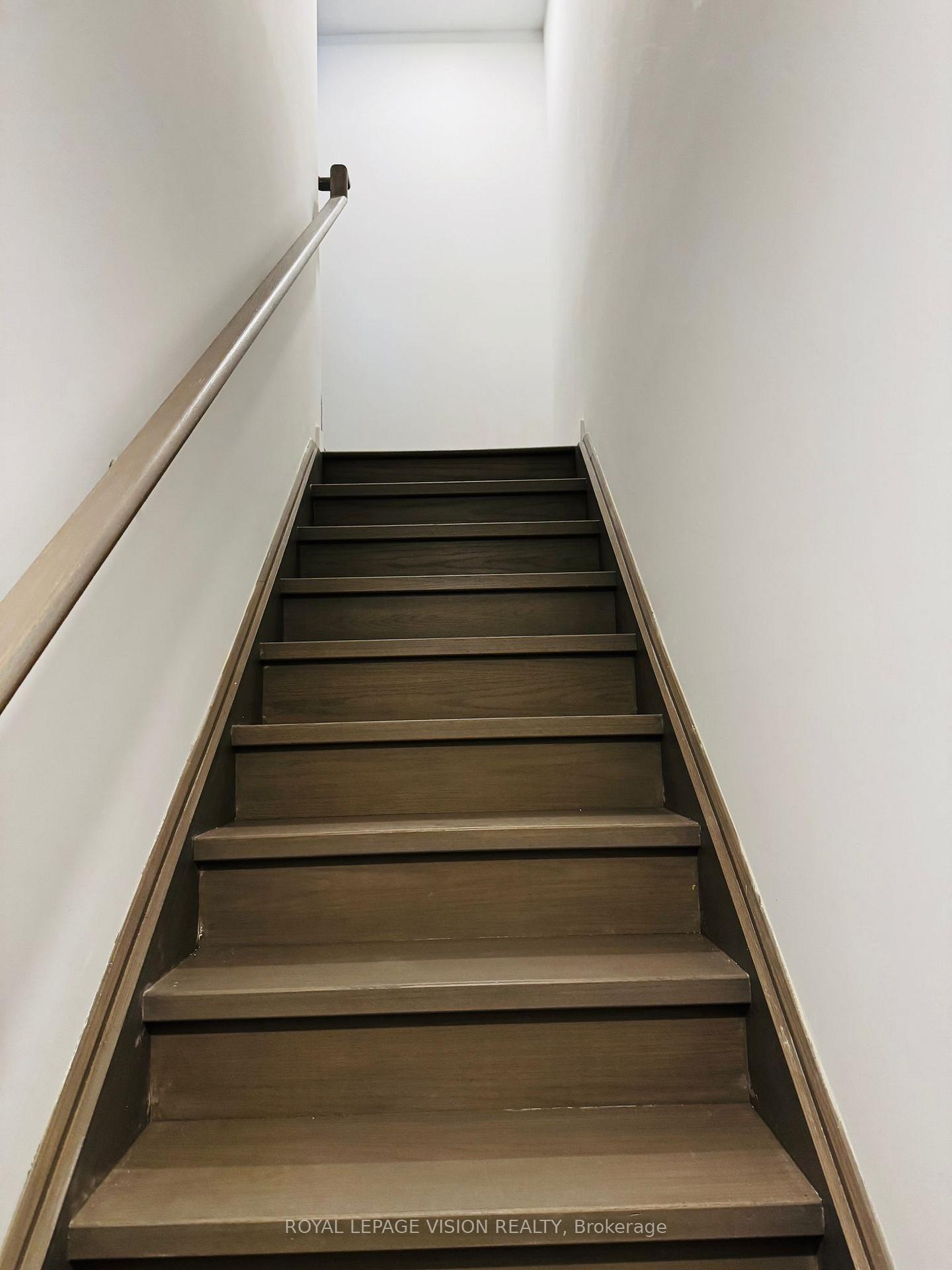 Photo 2 of Unit 3, 113 Marydale Avenue, Markham, Middlefield — HOMEH