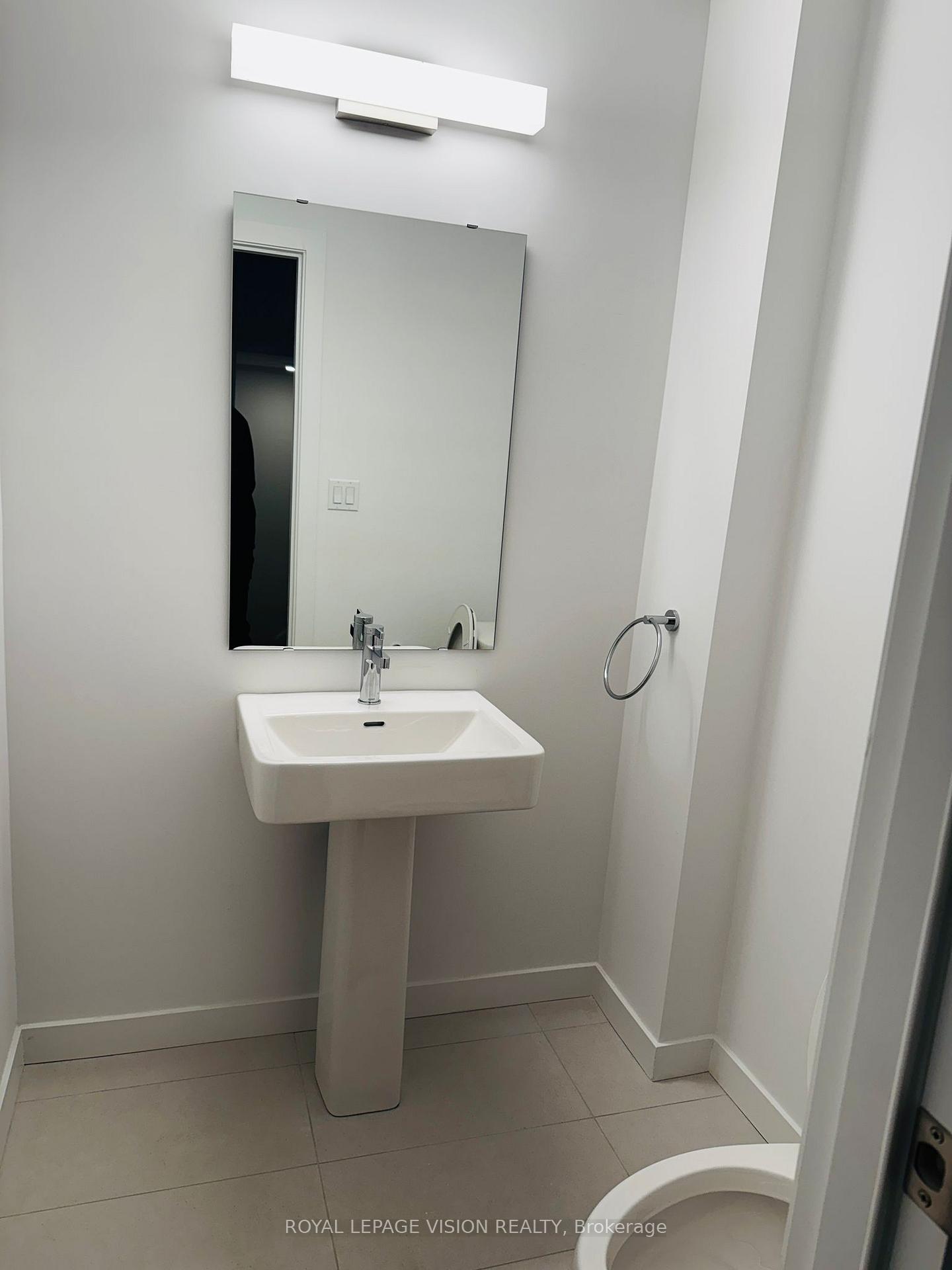 Photo 4 of Unit 3, 113 Marydale Avenue, Markham, Middlefield — HOMEH