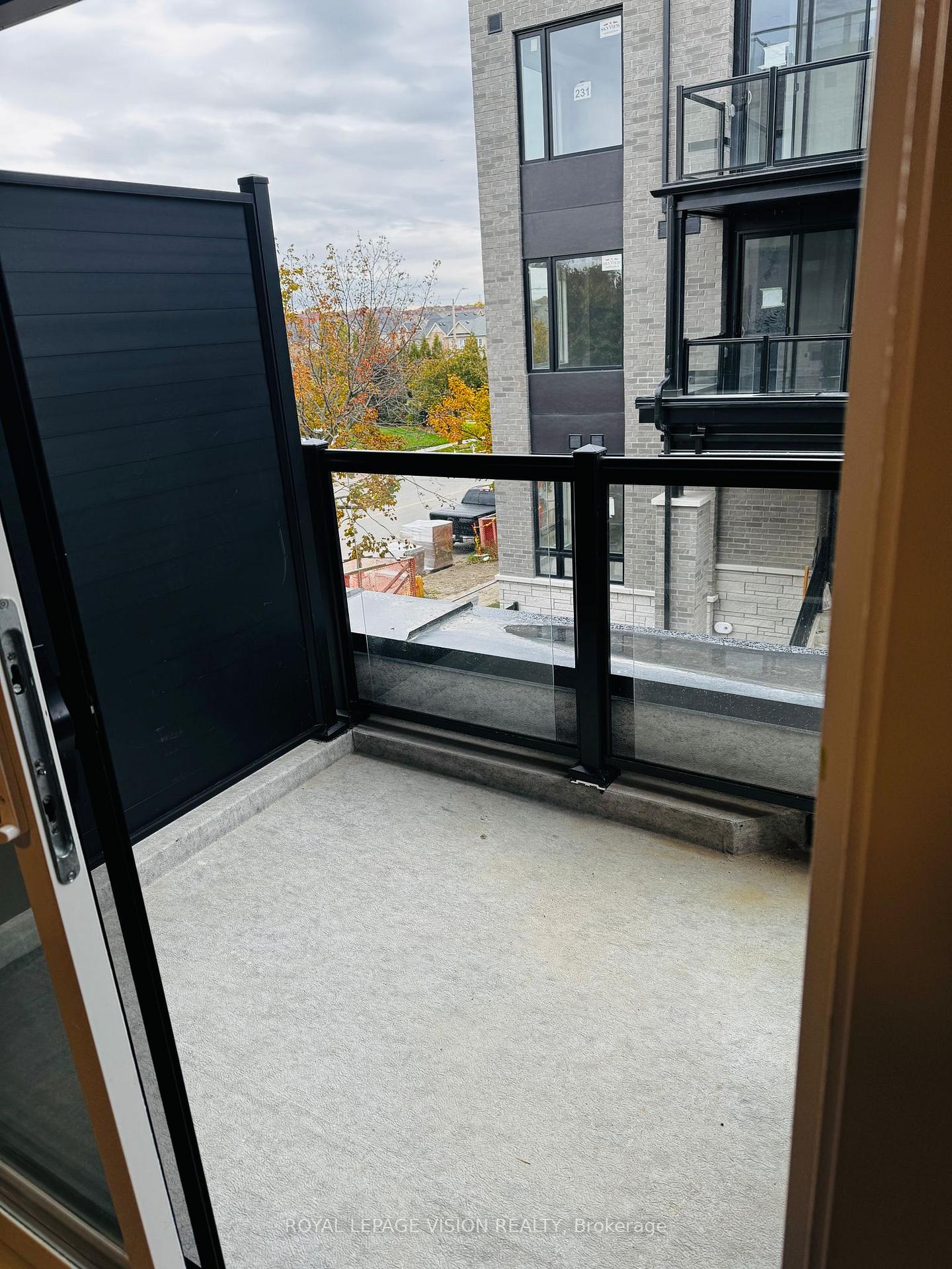 Photo 5 of Unit 3, 113 Marydale Avenue, Markham, Middlefield — HOMEH