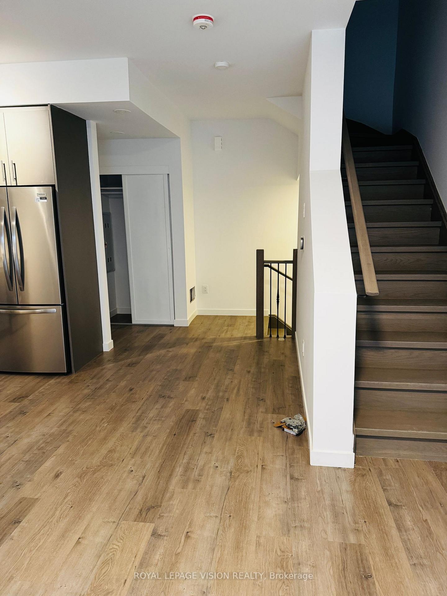 Photo 6 of Unit 3, 113 Marydale Avenue, Markham, Middlefield — HOMEH