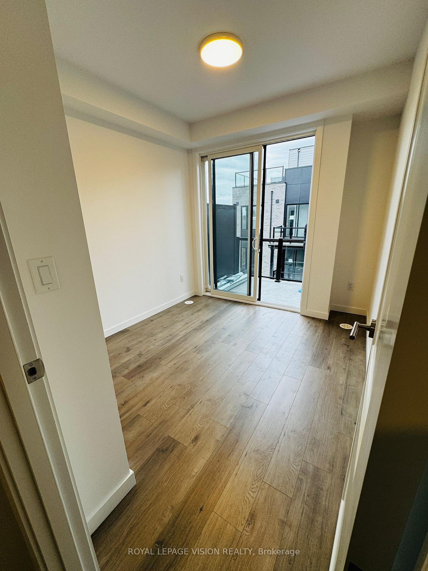 Photo 8 of Unit 3, 113 Marydale Avenue, Markham, Middlefield — HOMEH