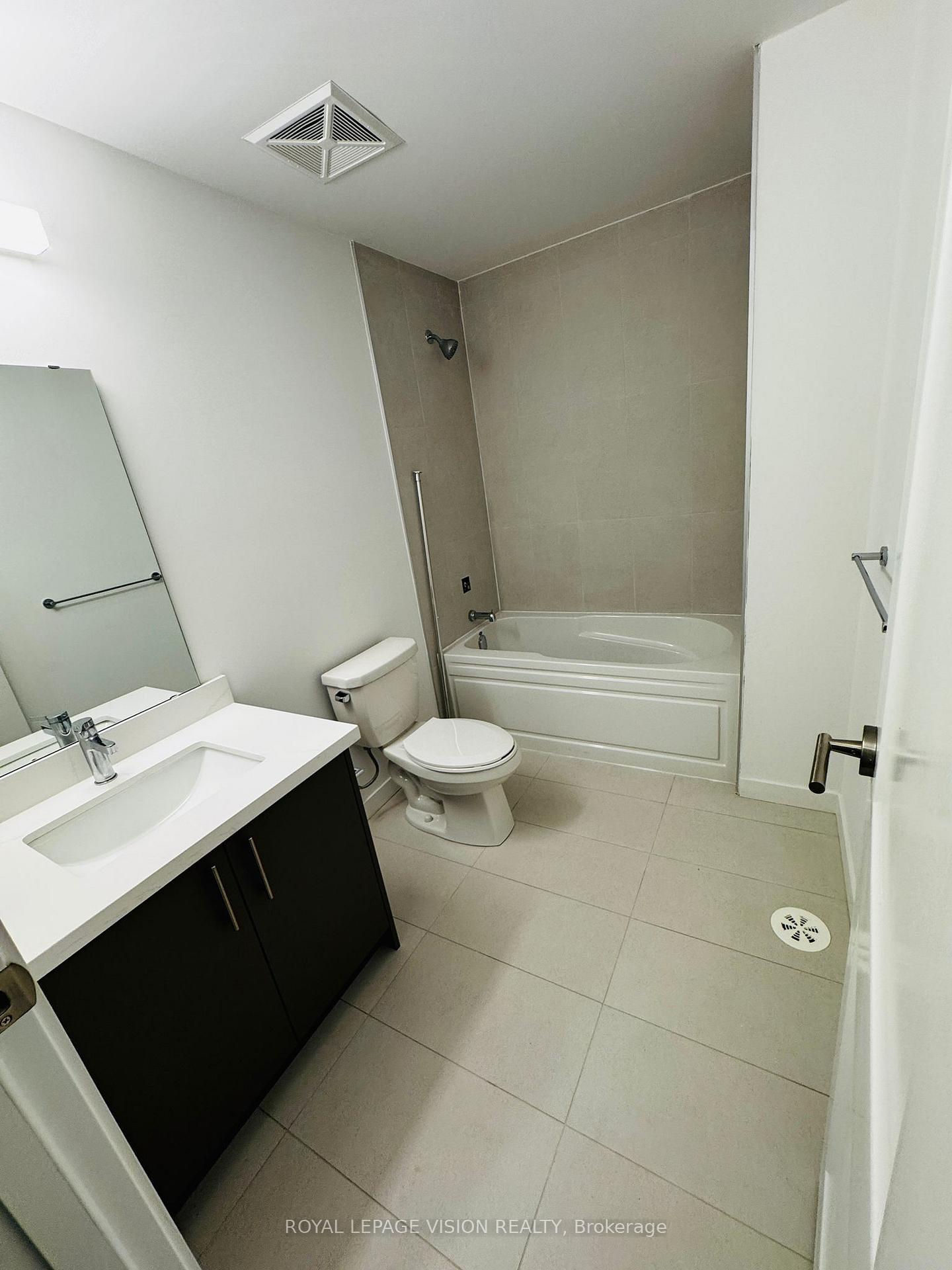 Photo 9 of Unit 3, 113 Marydale Avenue, Markham, Middlefield — HOMEH