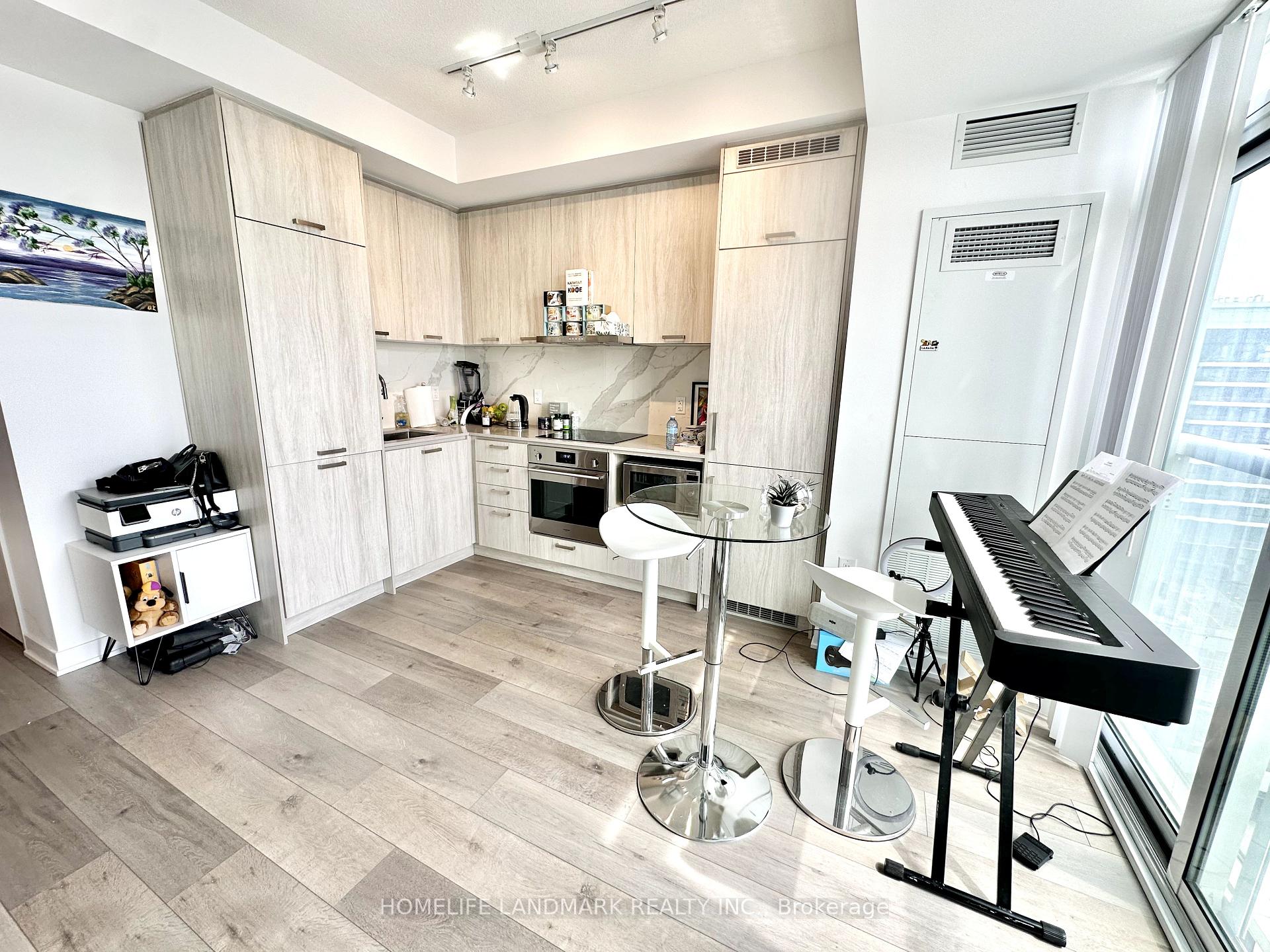 Photo 2 of Unit 1503, 10 Honeycrisp Crescent, Vaughan, Vaughan Corporate Centre — HOMEH