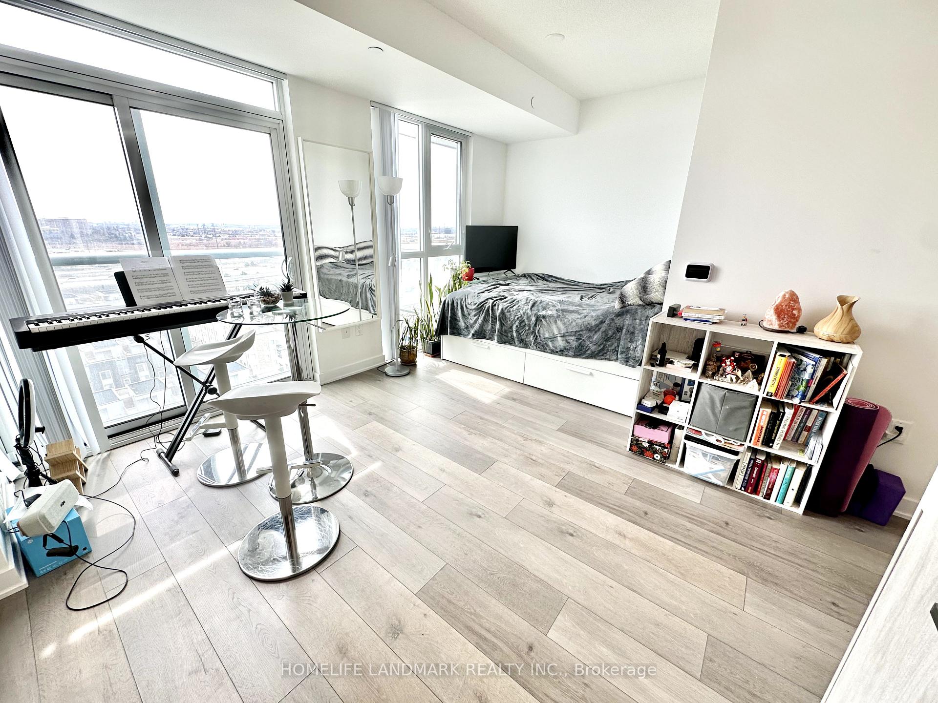 Photo 5 of Unit 1503, 10 Honeycrisp Crescent, Vaughan, Vaughan Corporate Centre — HOMEH