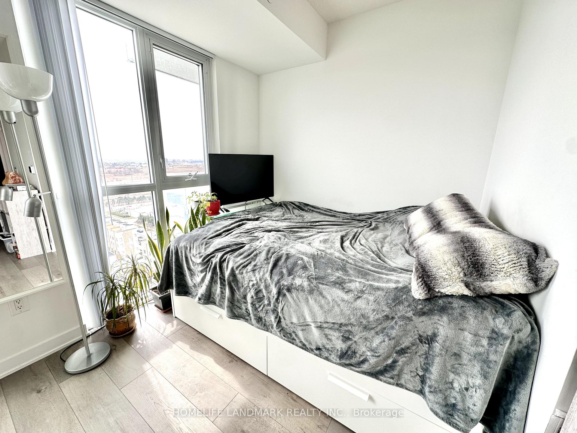 Photo 6 of Unit 1503, 10 Honeycrisp Crescent, Vaughan, Vaughan Corporate Centre — HOMEH