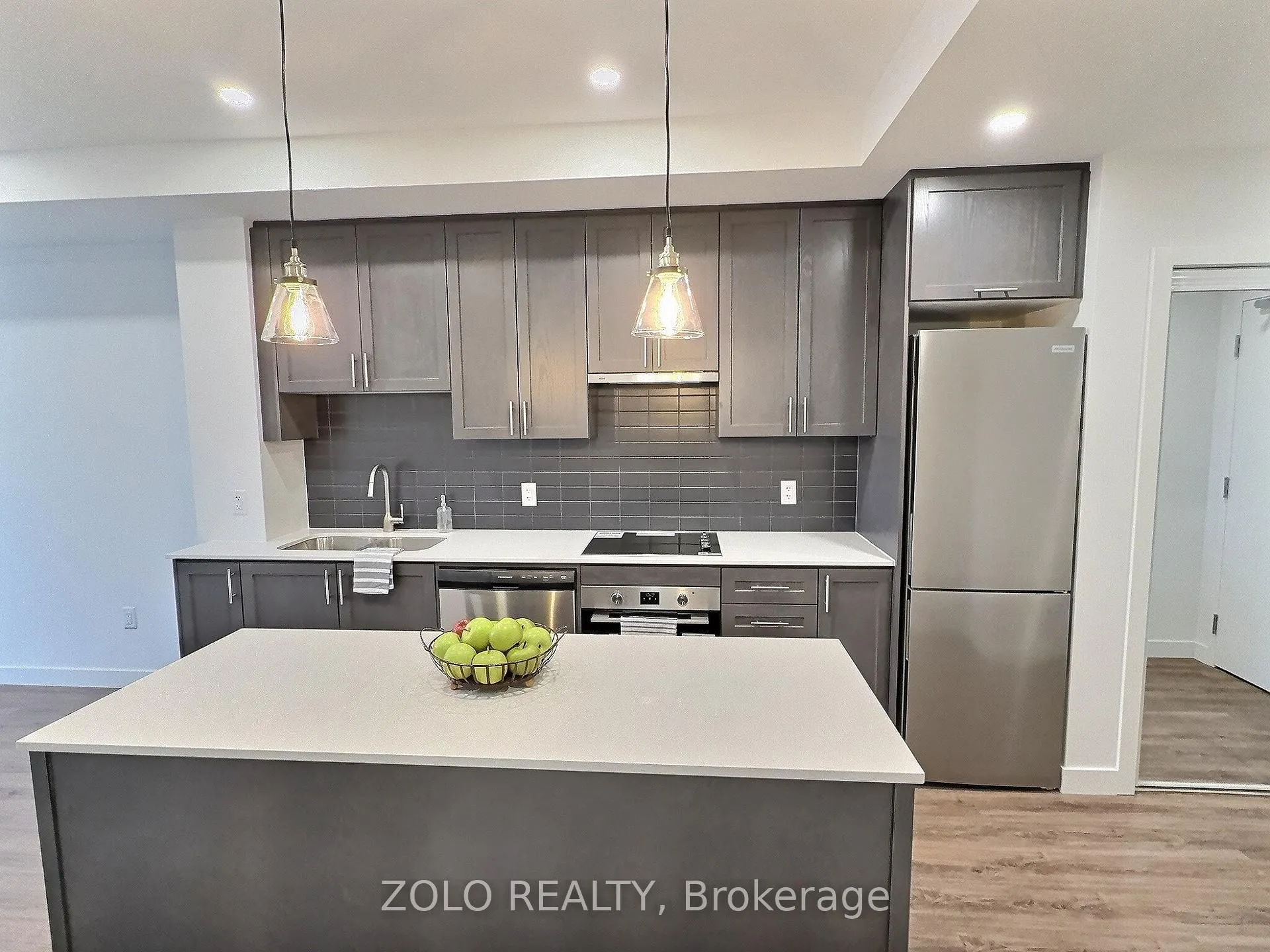 Photo 3 of Unit 418, 461 Green Road, Hamilton, Lakeshore — HOMEH