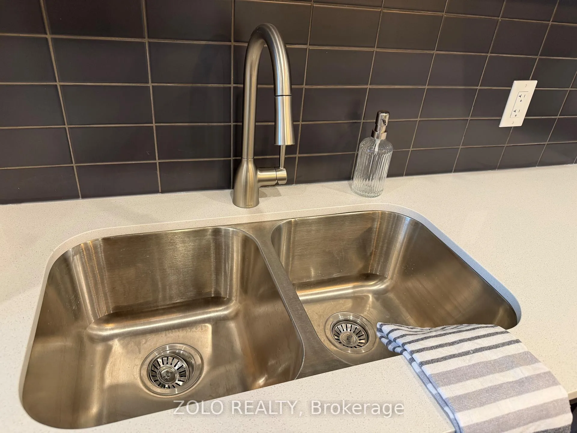 Photo 8 of Unit 418, 461 Green Road, Hamilton, Lakeshore — HOMEH