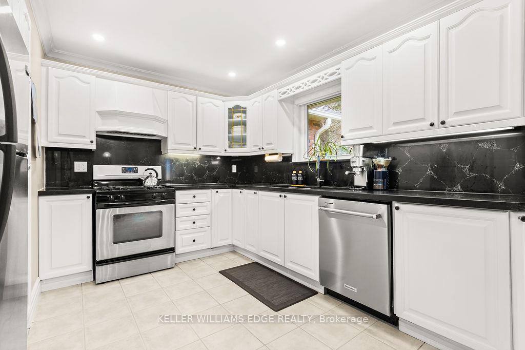 Photo 14 of 46 Wadsworth Circle, Brampton, Snelgrove — HOMEH