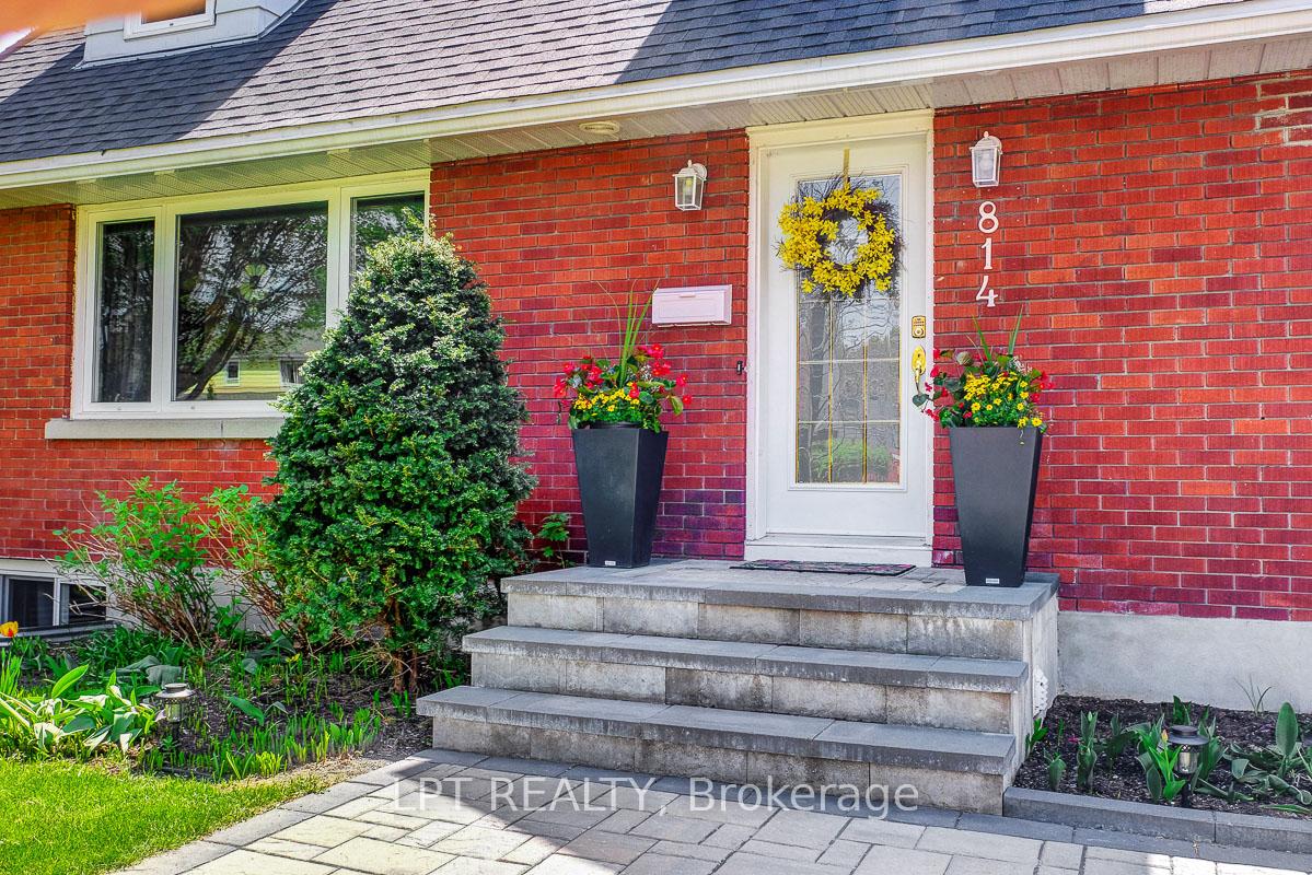 Photo 2 of 814 Quinlan Road, Ottawa, Elmvale Acres — HOMEH