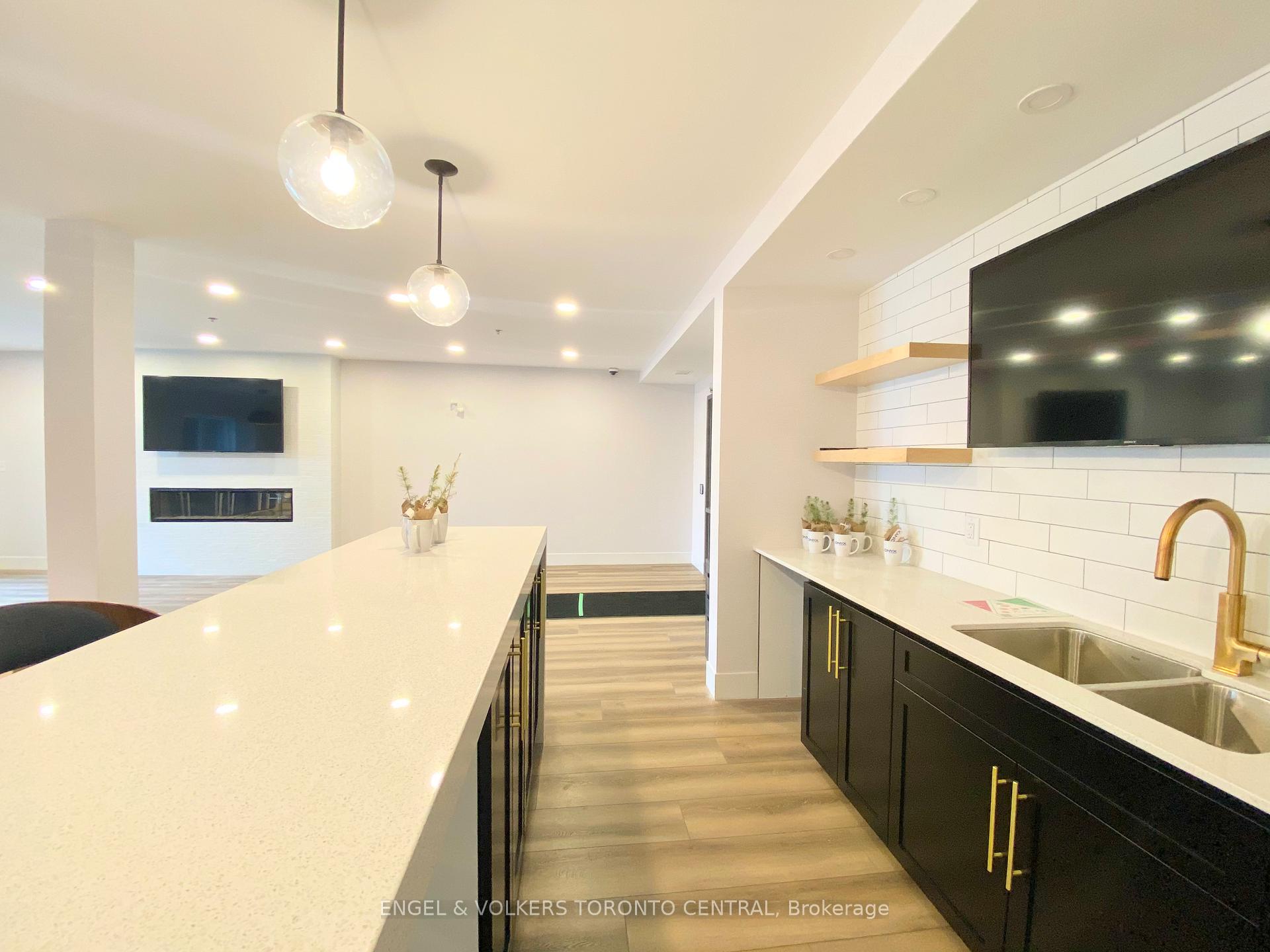 Photo 12 of Unit 401, 110 Fergus Avenue, Kitchener — HOMEH