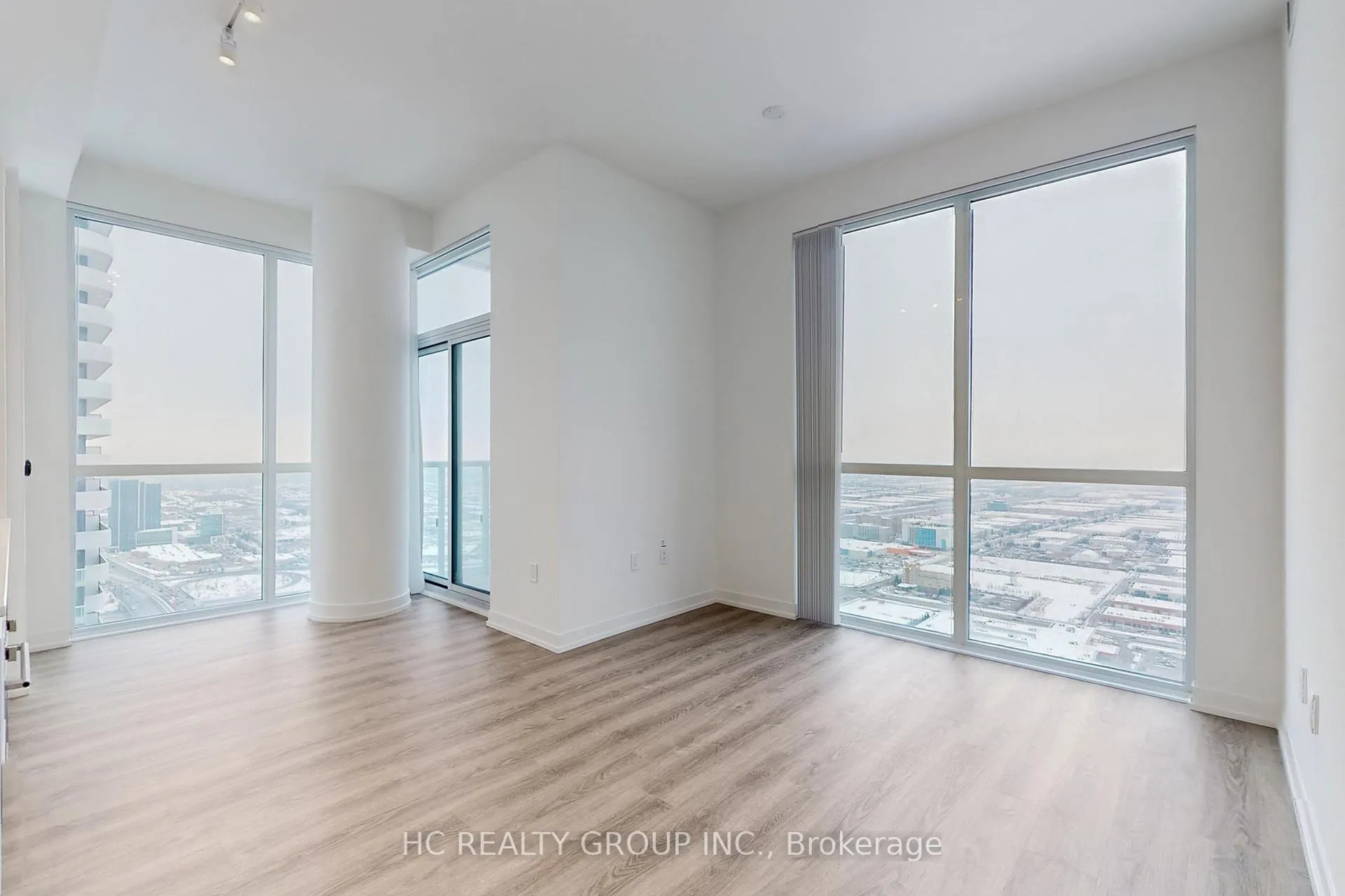 Photo 2 of Unit 4902, 8 Interchange Way, Vaughan, Vaughan Corporate Centre — HOMEH
