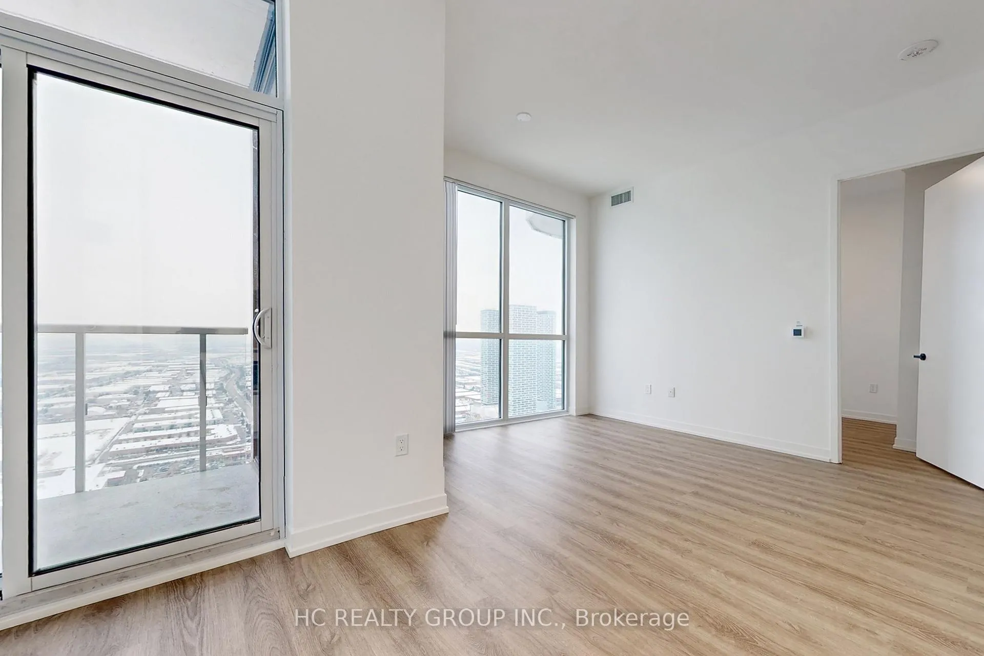 Photo 4 of Unit 4902, 8 Interchange Way, Vaughan, Vaughan Corporate Centre — HOMEH