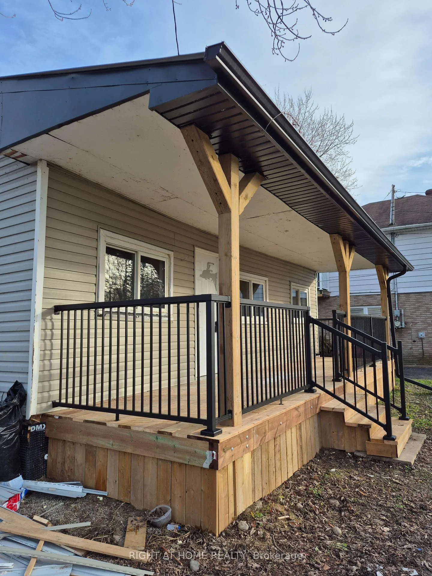 Photo 2 of 395 Lake Drive S, Georgina, Keswick South — HOMEH