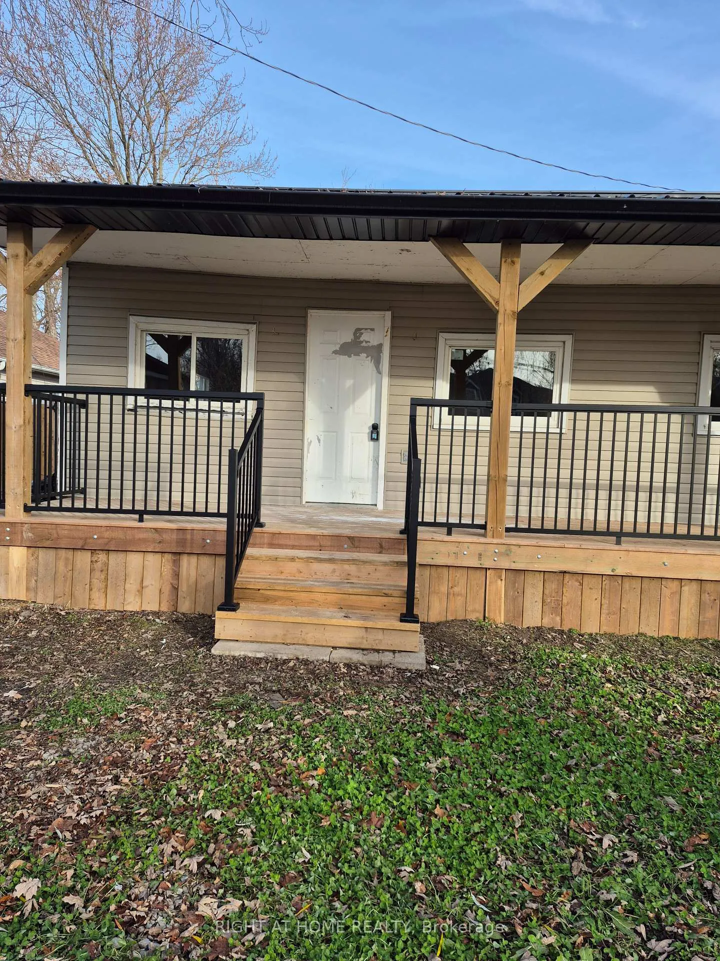 Photo 3 of 395 Lake Drive S, Georgina, Keswick South — HOMEH