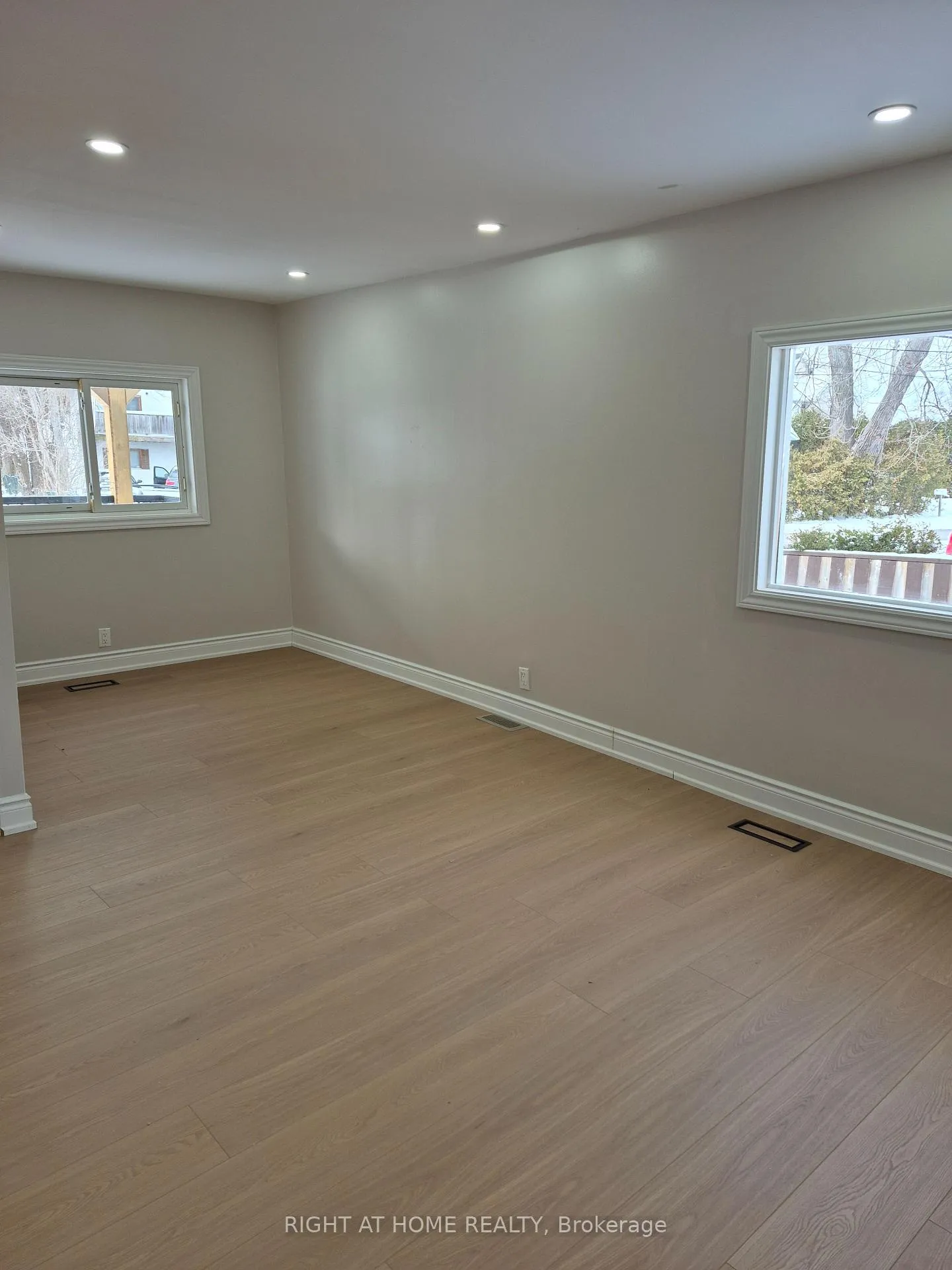 Photo 7 of 395 Lake Drive S, Georgina, Keswick South — HOMEH
