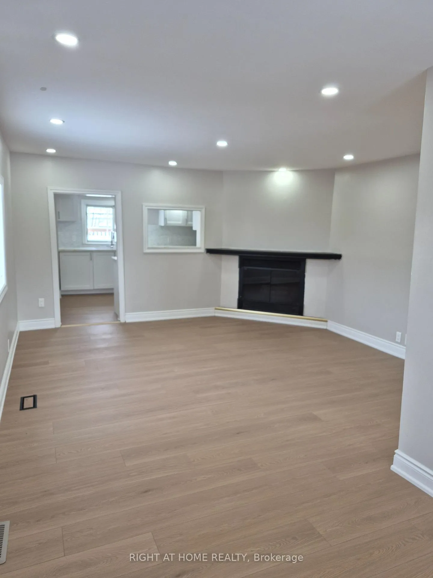 Photo 8 of 395 Lake Drive S, Georgina, Keswick South — HOMEH