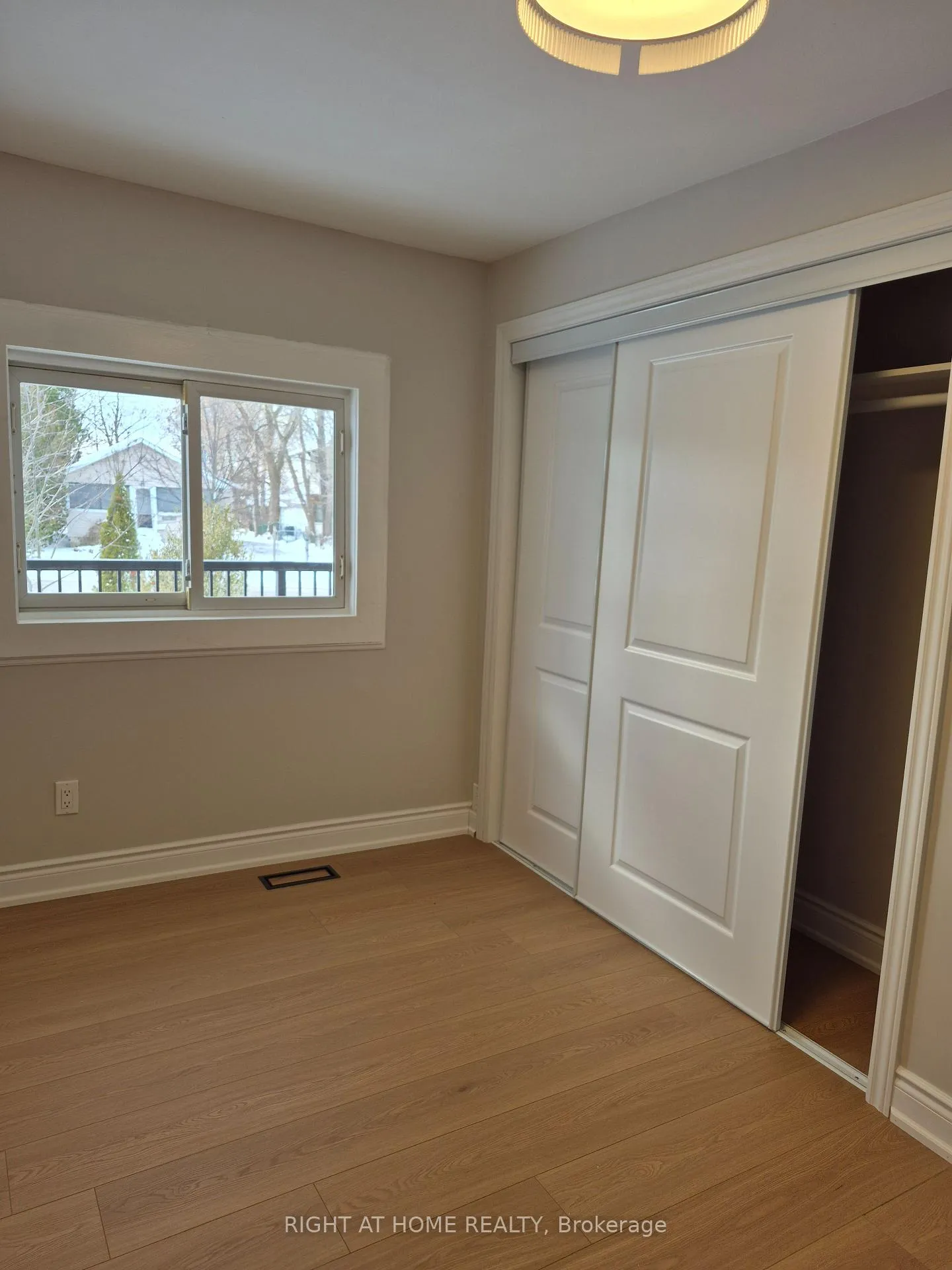 Photo 10 of 395 Lake Drive S, Georgina, Keswick South — HOMEH