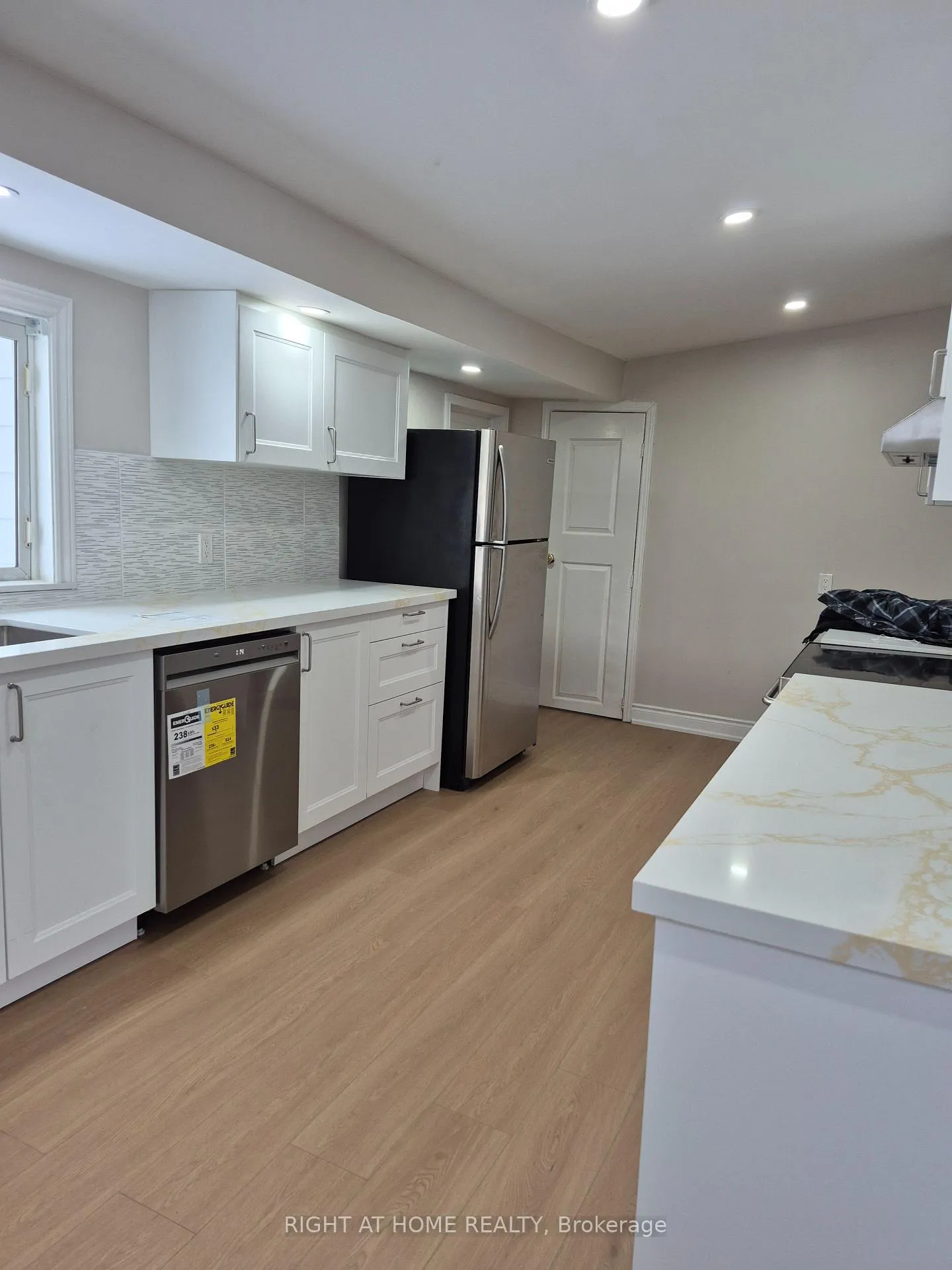 Photo 14 of 395 Lake Drive S, Georgina, Keswick South — HOMEH