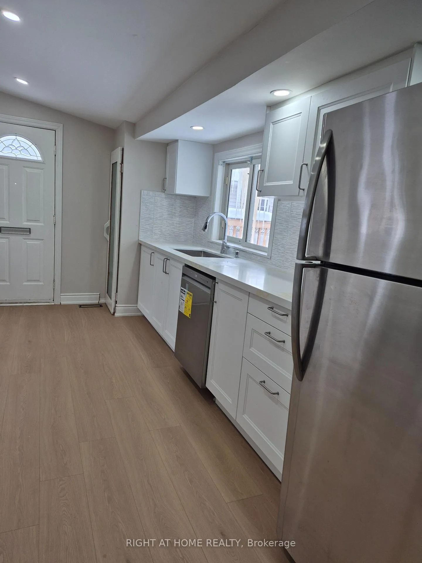 Photo 15 of 395 Lake Drive S, Georgina, Keswick South — HOMEH