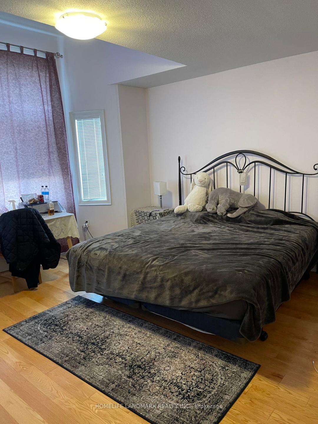 Photo 4 of Unit Bedroom, 38 Legends Way, Markham, Unionville — HOMEH