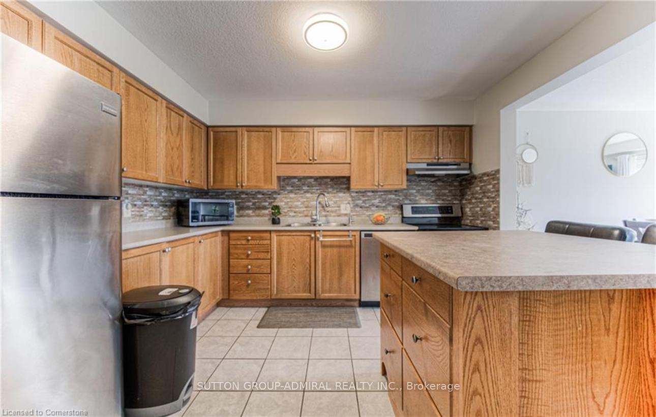 Photo 4 of Unit 28, 42 Green Valley Drive, Kitchener — HOMEH