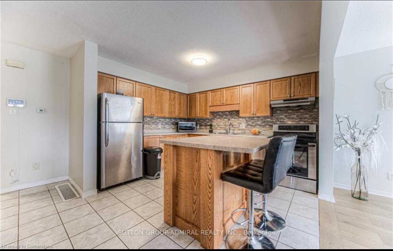 Photo 5 of Unit 28, 42 Green Valley Drive, Kitchener — HOMEH