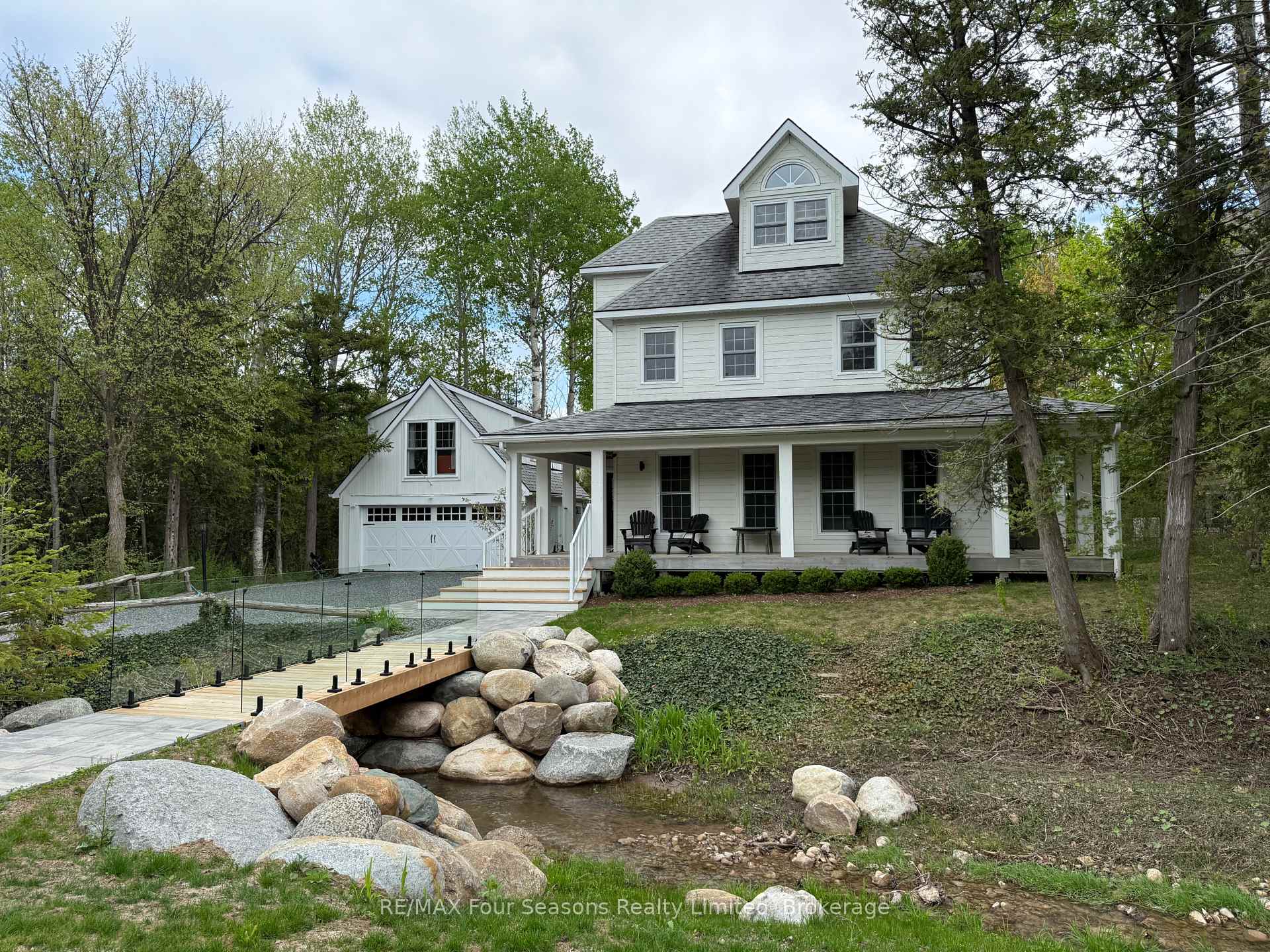 Front of 141 Aspen Way