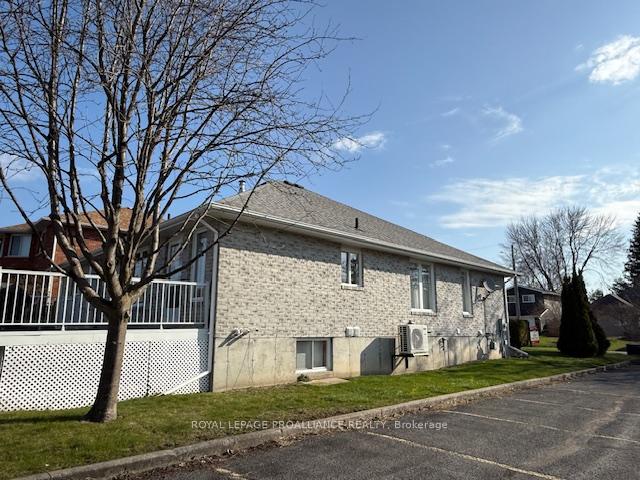 Photo 3 of 21 Grosvenor Drive, Belleville, Belleville Ward — HOMEH