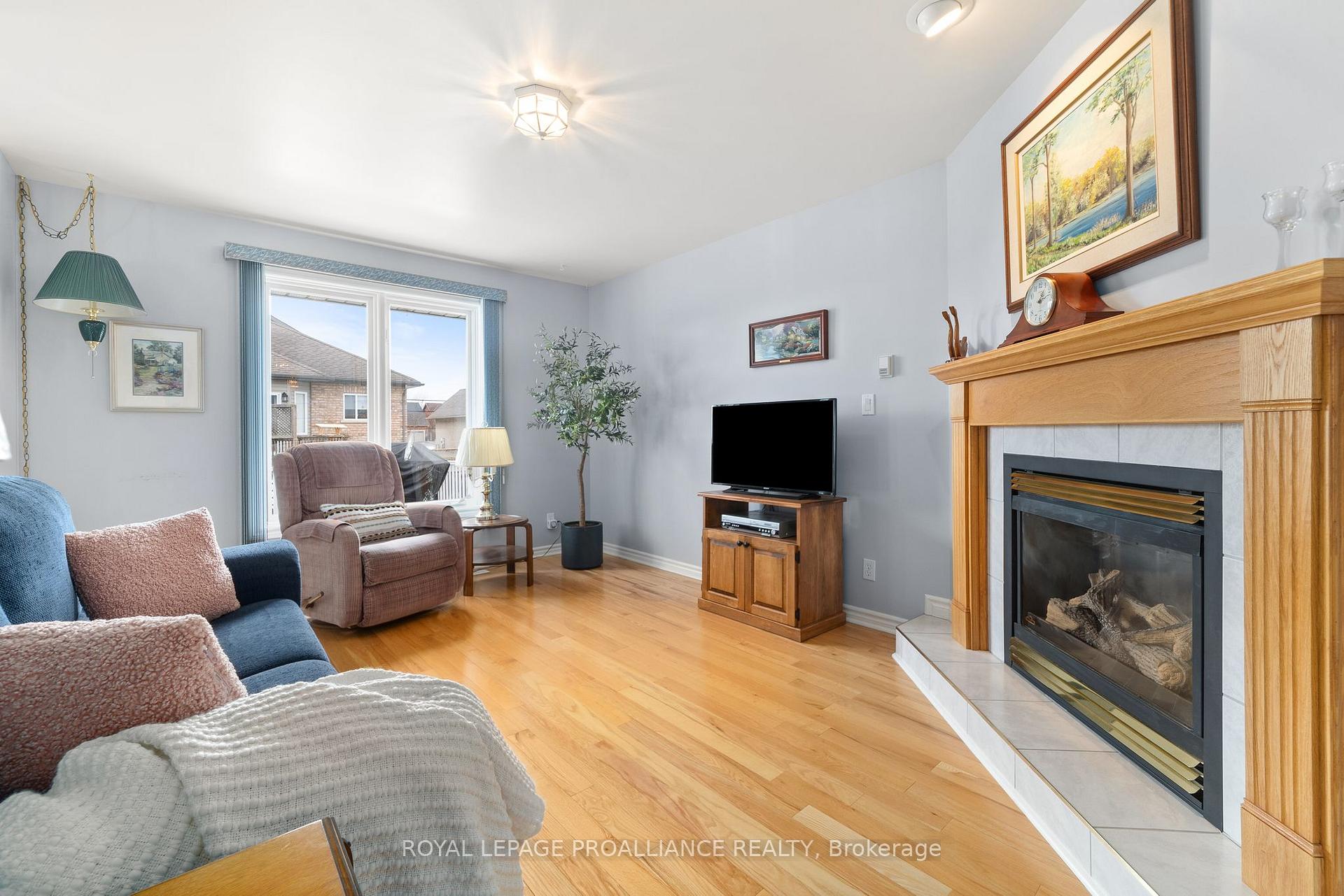 Photo 8 of 21 Grosvenor Drive, Belleville, Belleville Ward — HOMEH