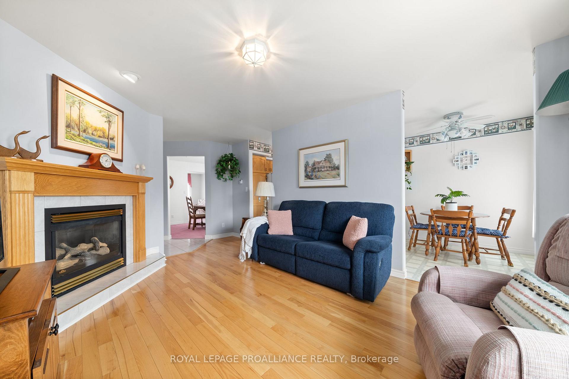 Photo 10 of 21 Grosvenor Drive, Belleville, Belleville Ward — HOMEH