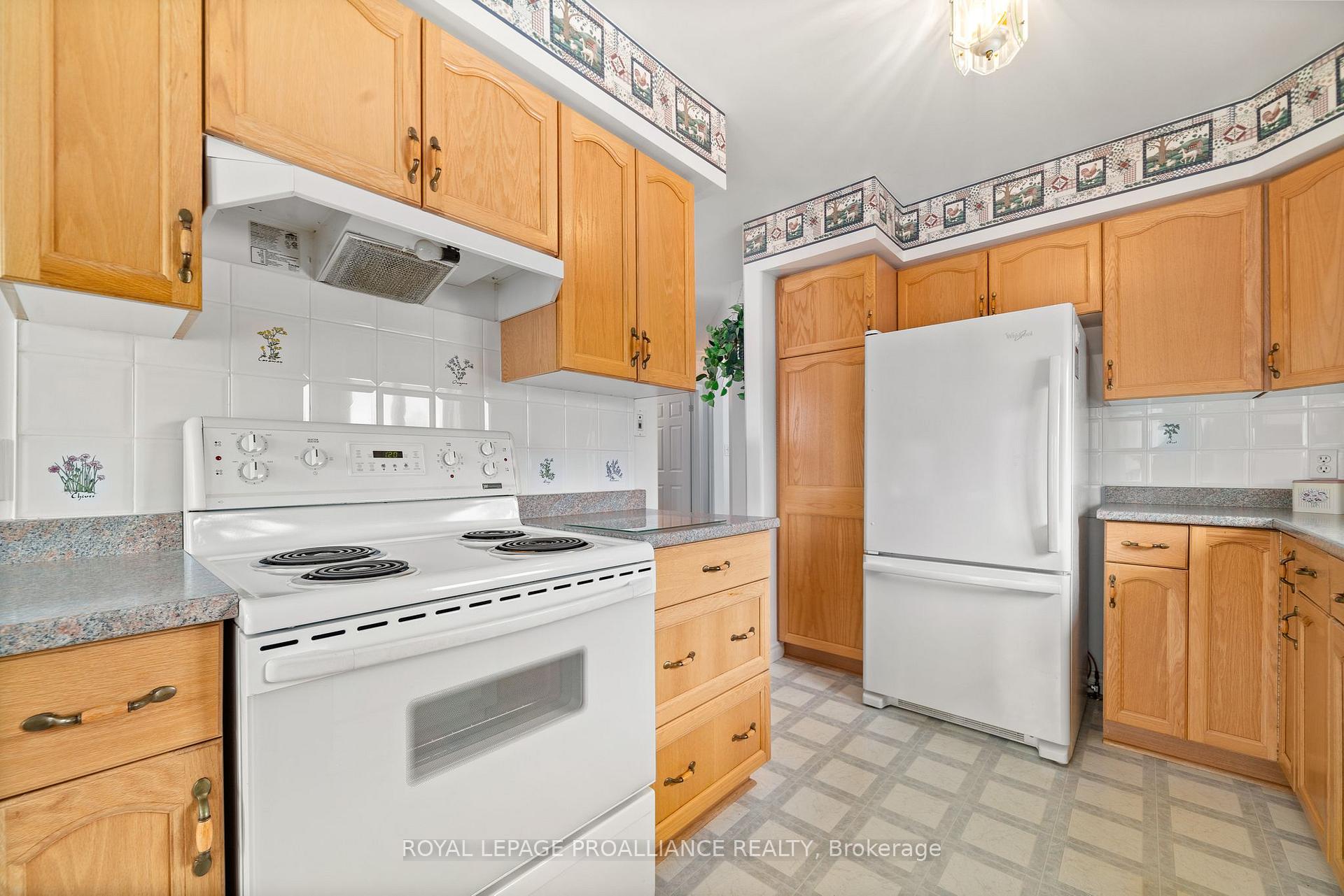 Photo 17 of 21 Grosvenor Drive, Belleville, Belleville Ward — HOMEH