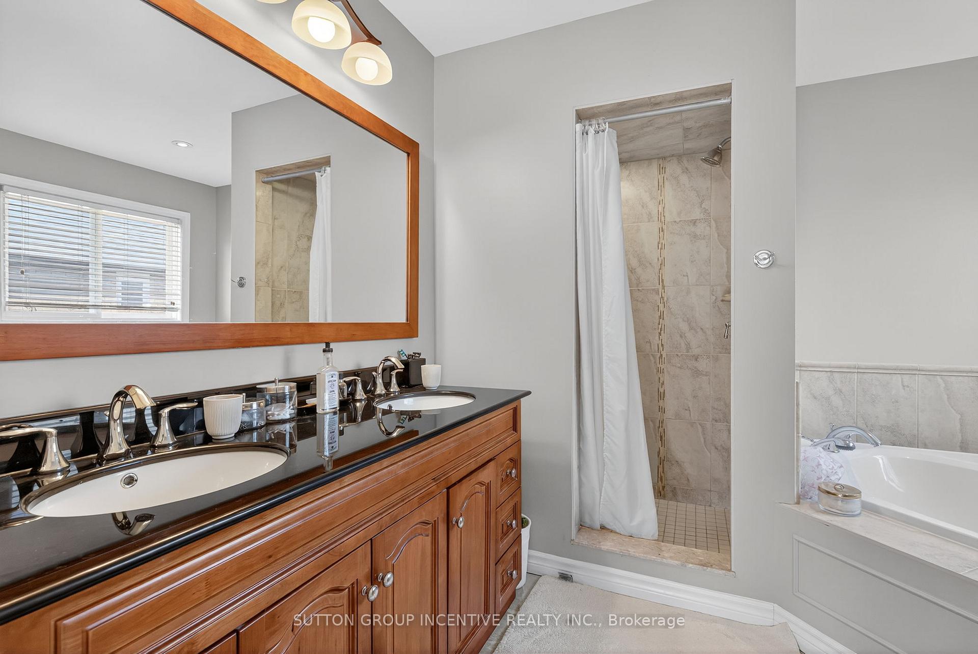 Photo 20 of 25 Brunton Crescent, Barrie, Painswick North — HOMEH