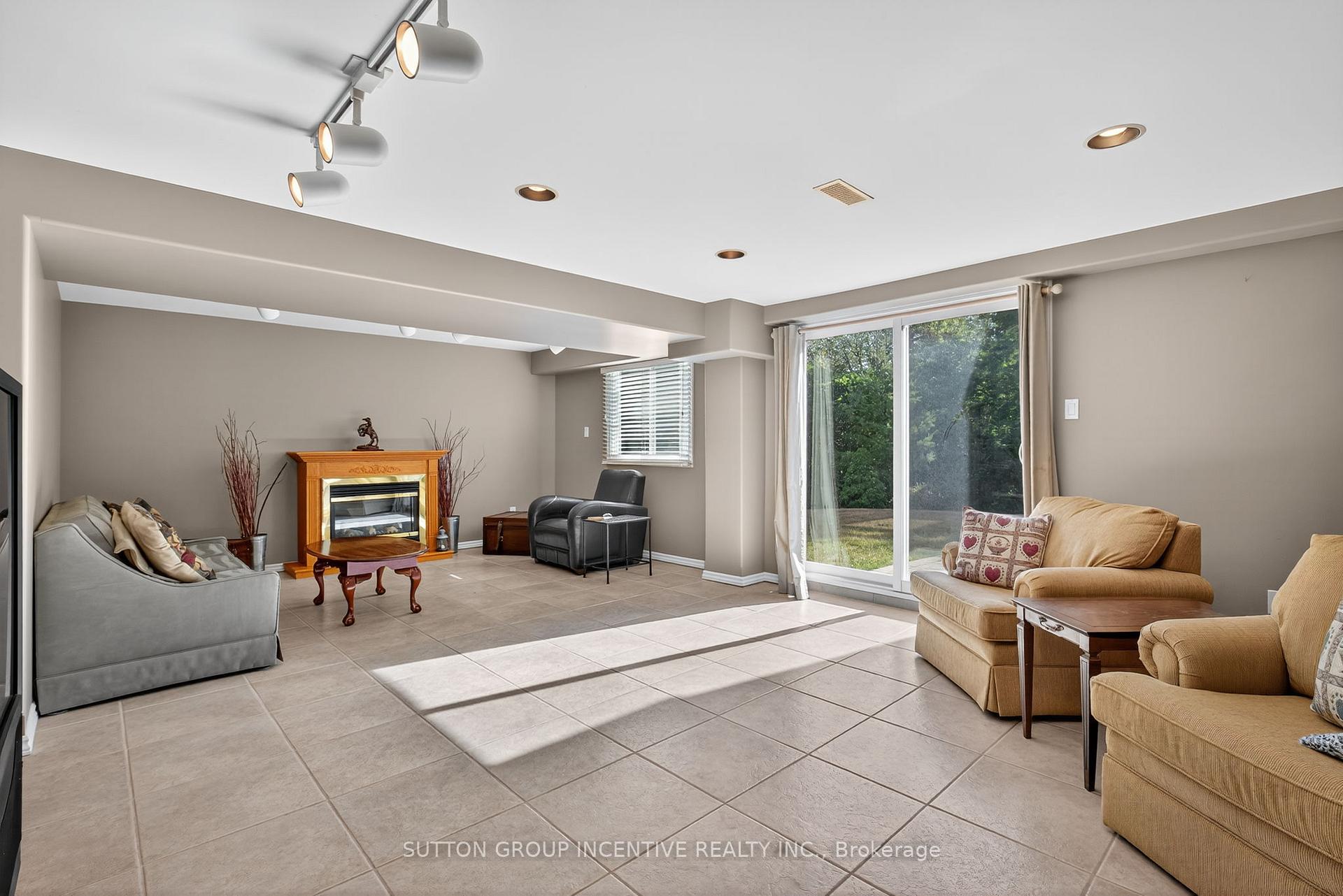 Photo 29 of 25 Brunton Crescent, Barrie, Painswick North — HOMEH
