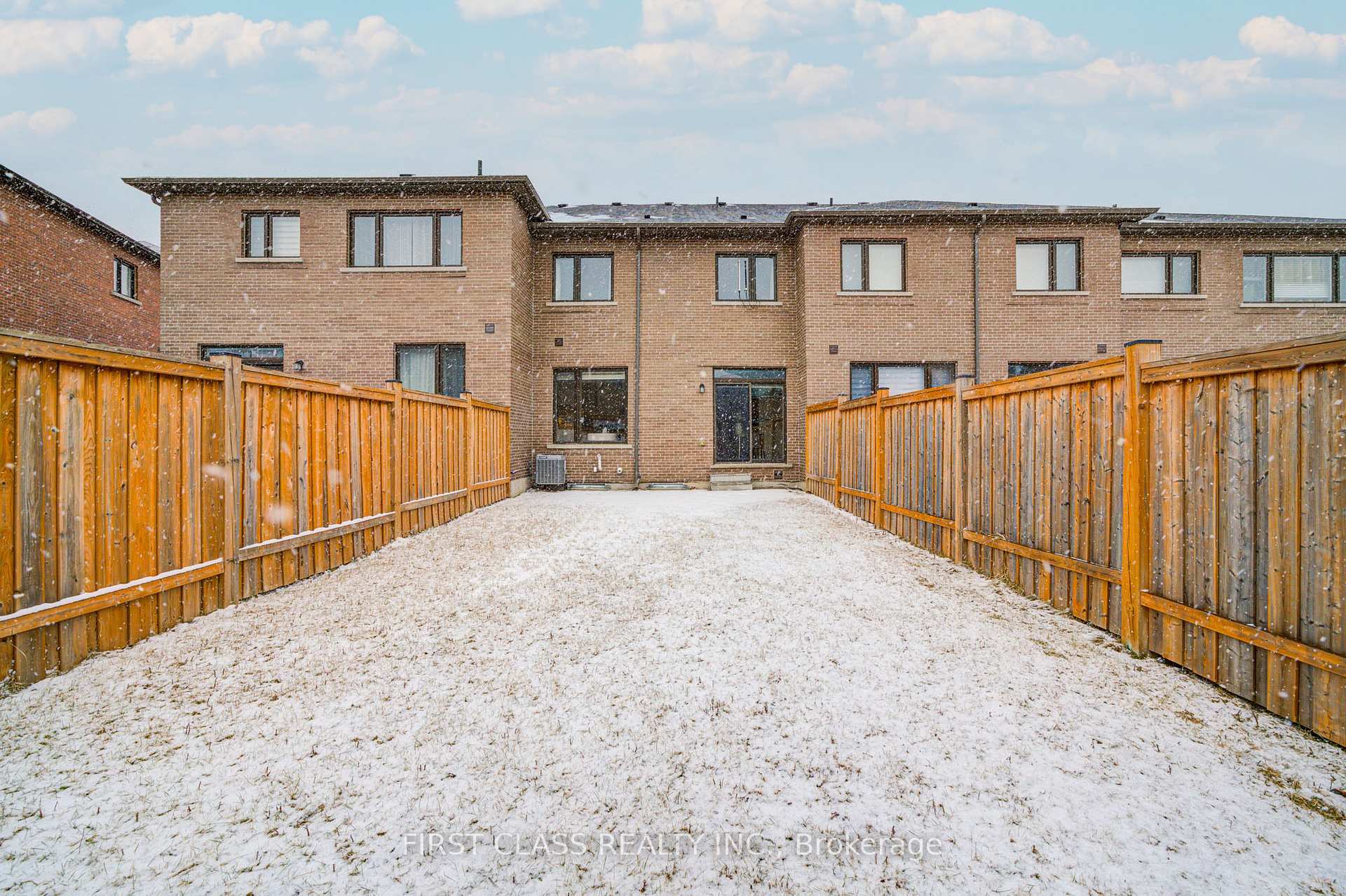 Photo 35 of 37 Badgerow Way, Aurora, Rural Aurora — HOMEH